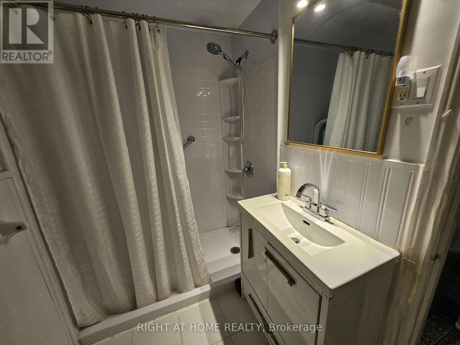 UPPER - 2445 PADSTOW CRESCENT Image 21