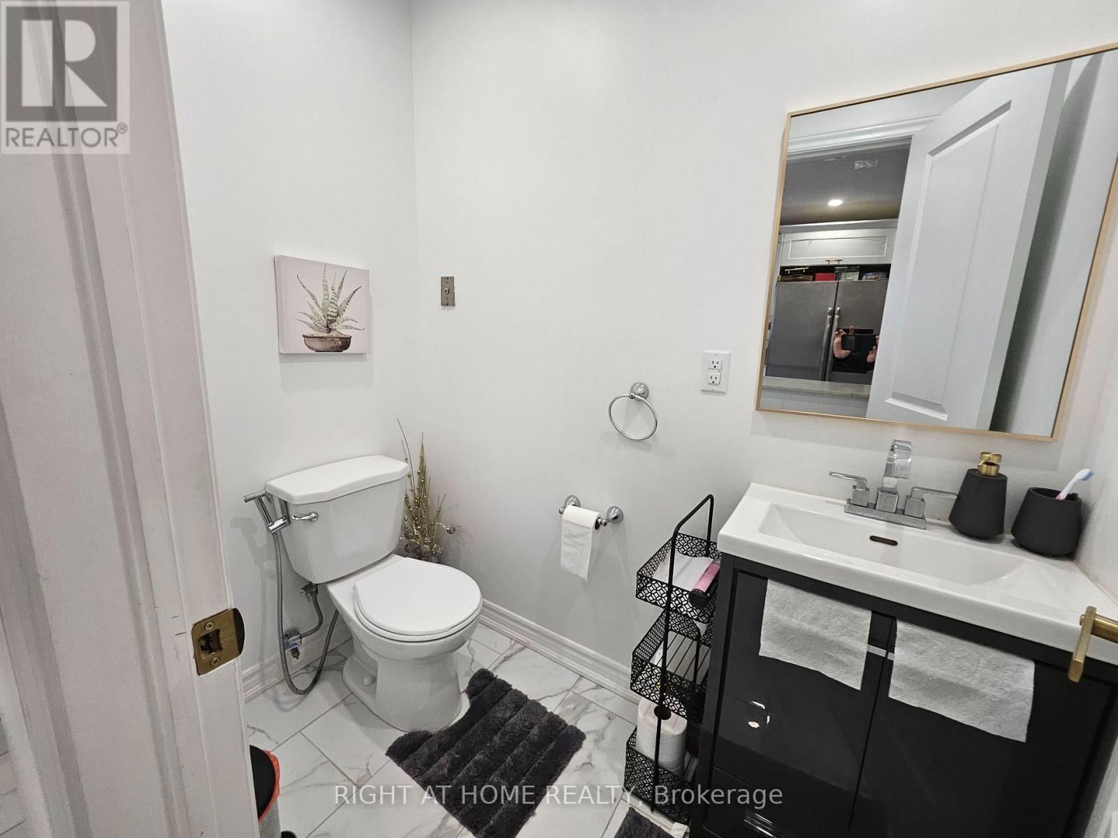 UPPER - 2445 PADSTOW CRESCENT Image 25