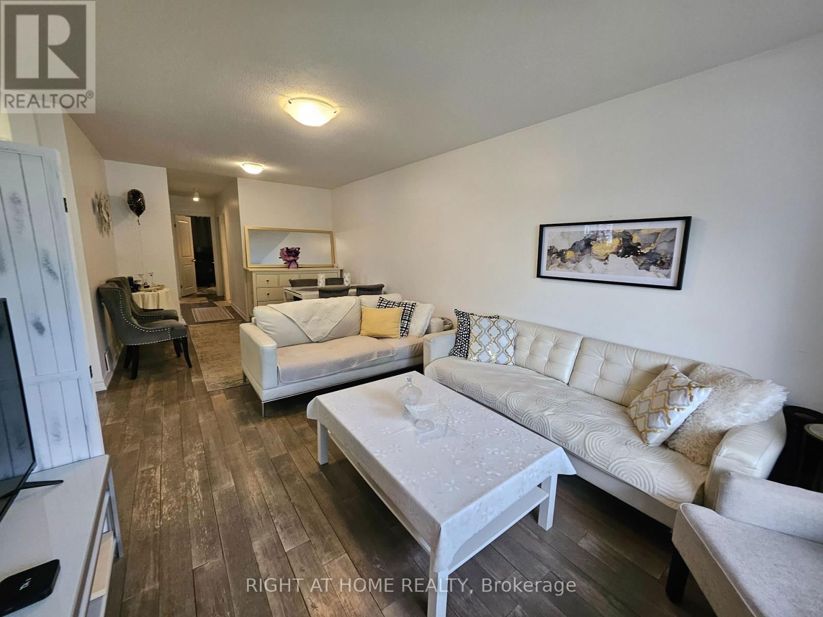 UPPER - 2445 PADSTOW CRESCENT Image 29