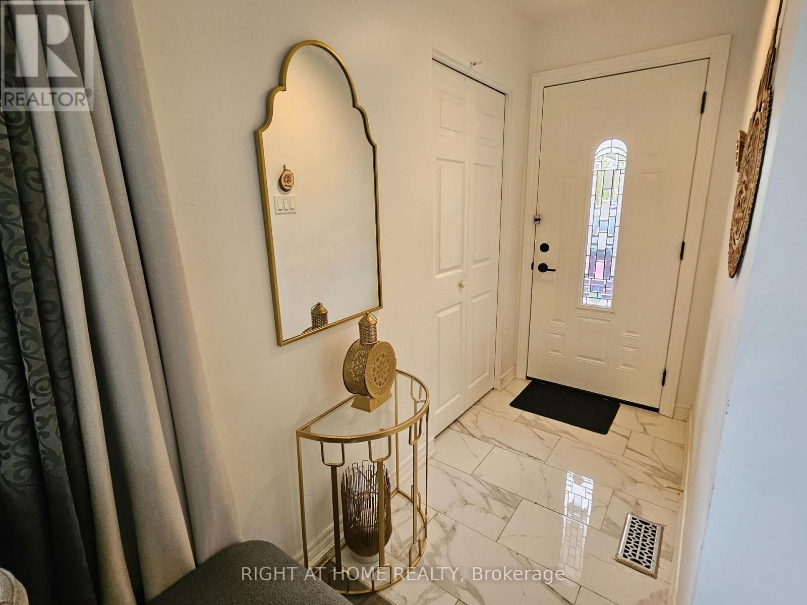 UPPER - 2445 PADSTOW CRESCENT Image 3