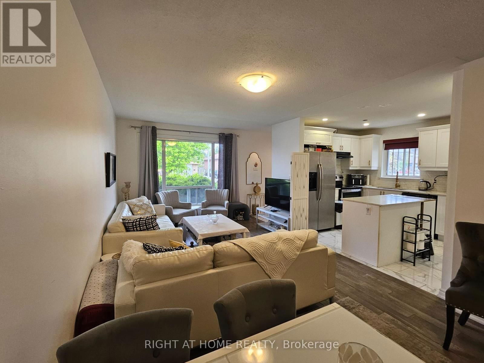 UPPER - 2445 PADSTOW CRESCENT Image 32