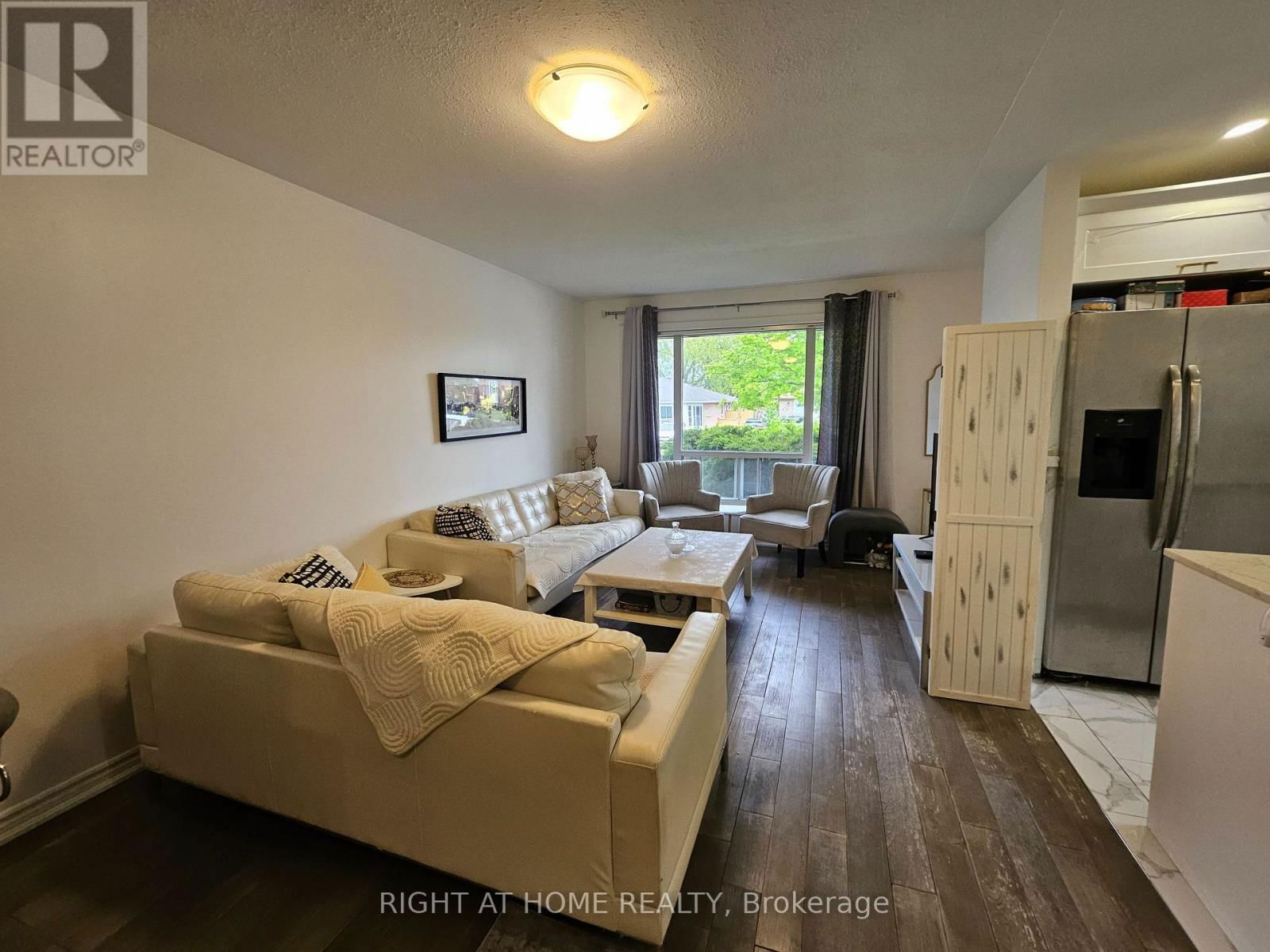 UPPER - 2445 PADSTOW CRESCENT Image 33