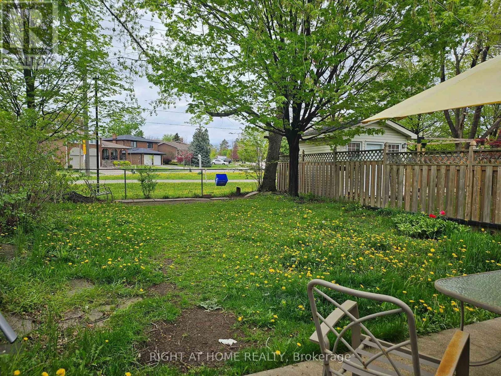 UPPER - 2445 PADSTOW CRESCENT Image 37