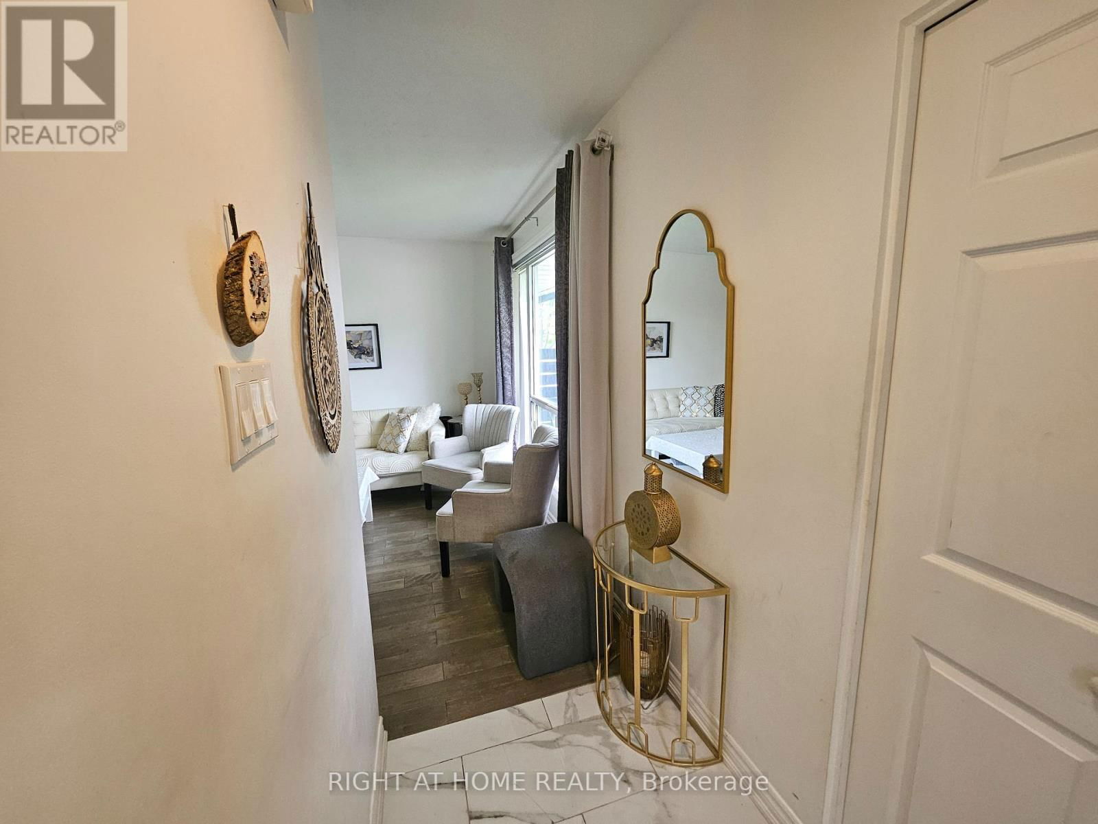 UPPER - 2445 PADSTOW CRESCENT Image 4