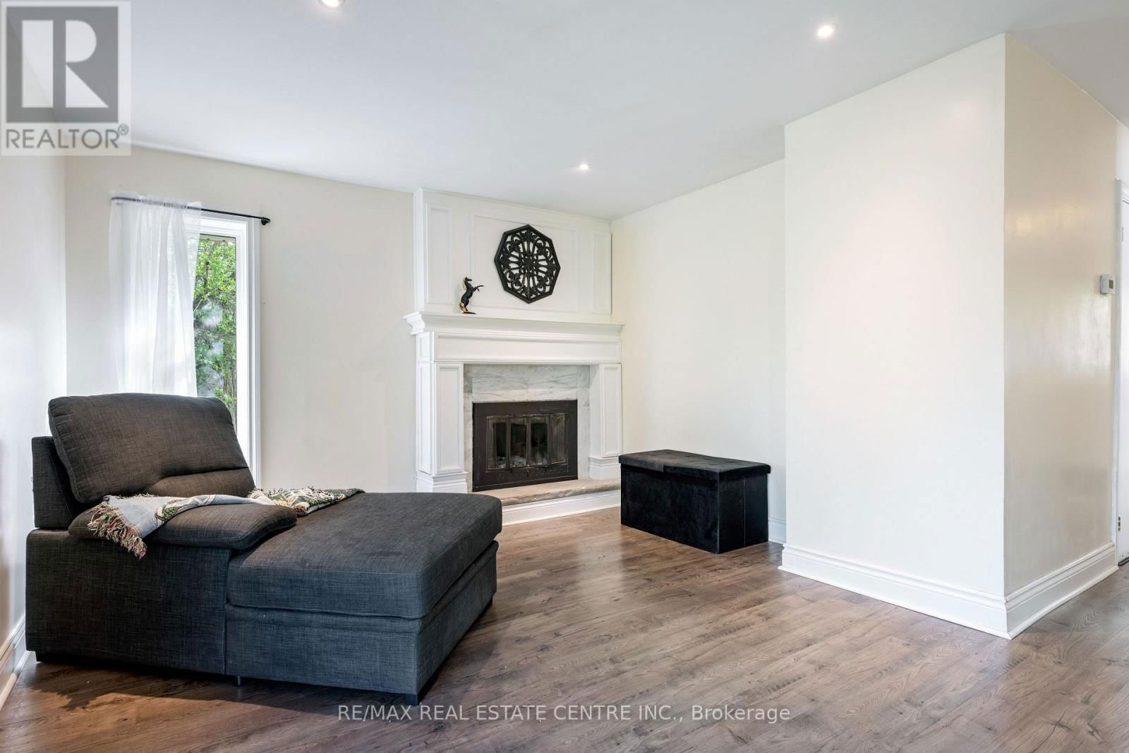 43 BRENDA BOULEVARD Image 16