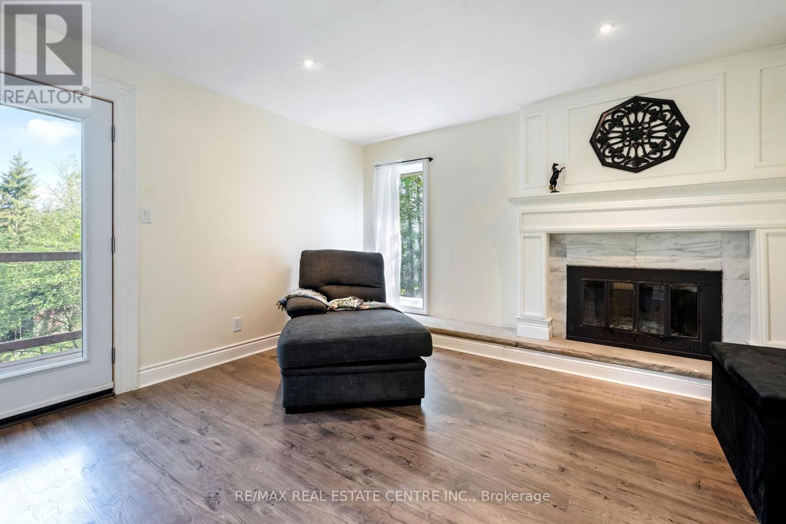 43 BRENDA BOULEVARD Image 18