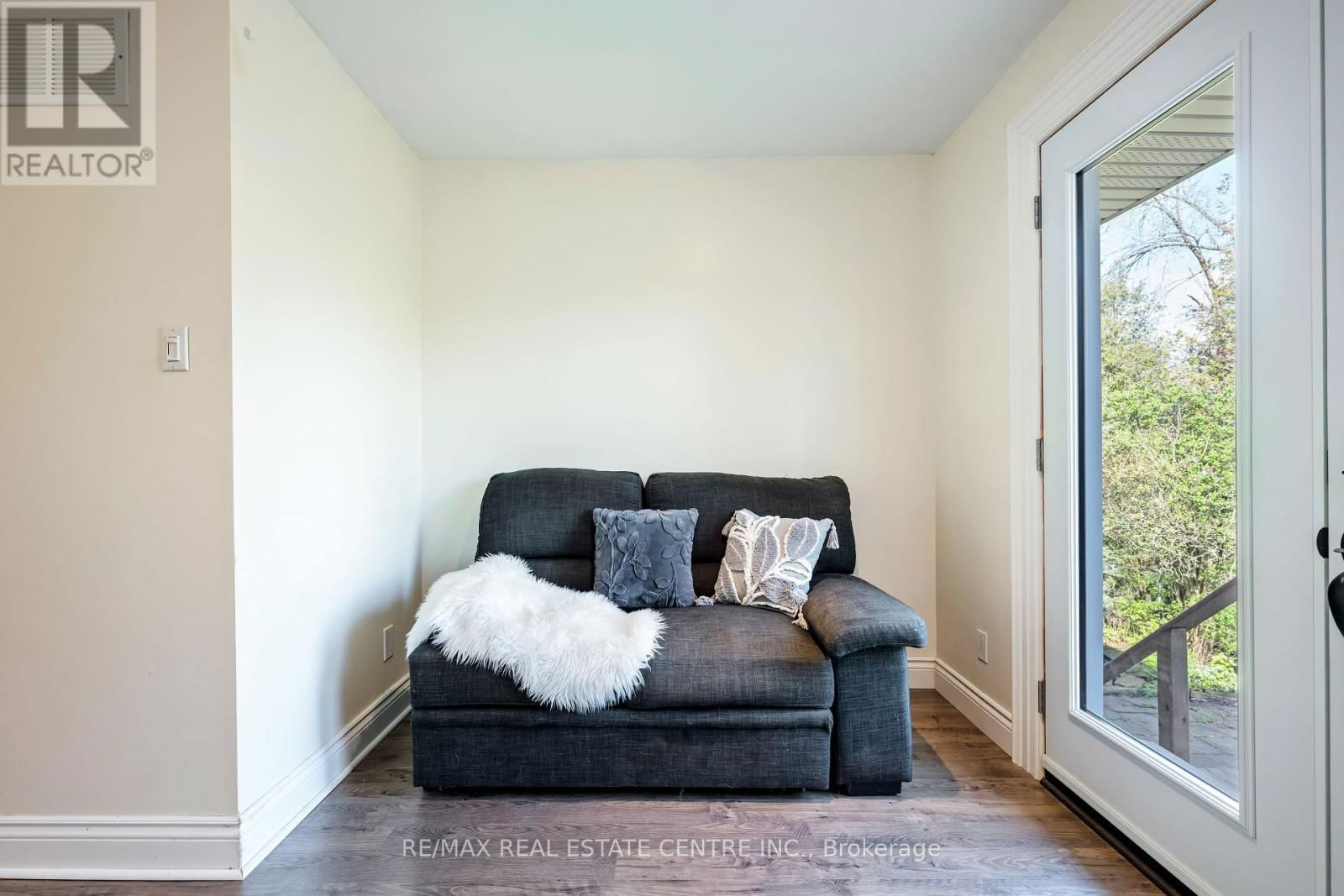 43 BRENDA BOULEVARD Image 19