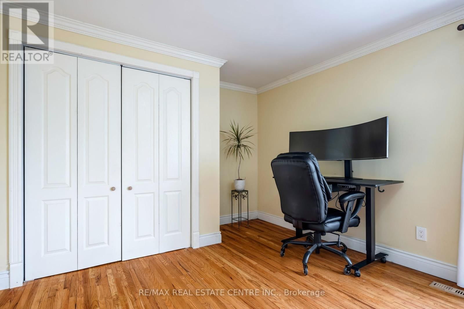 43 BRENDA BOULEVARD Image 24