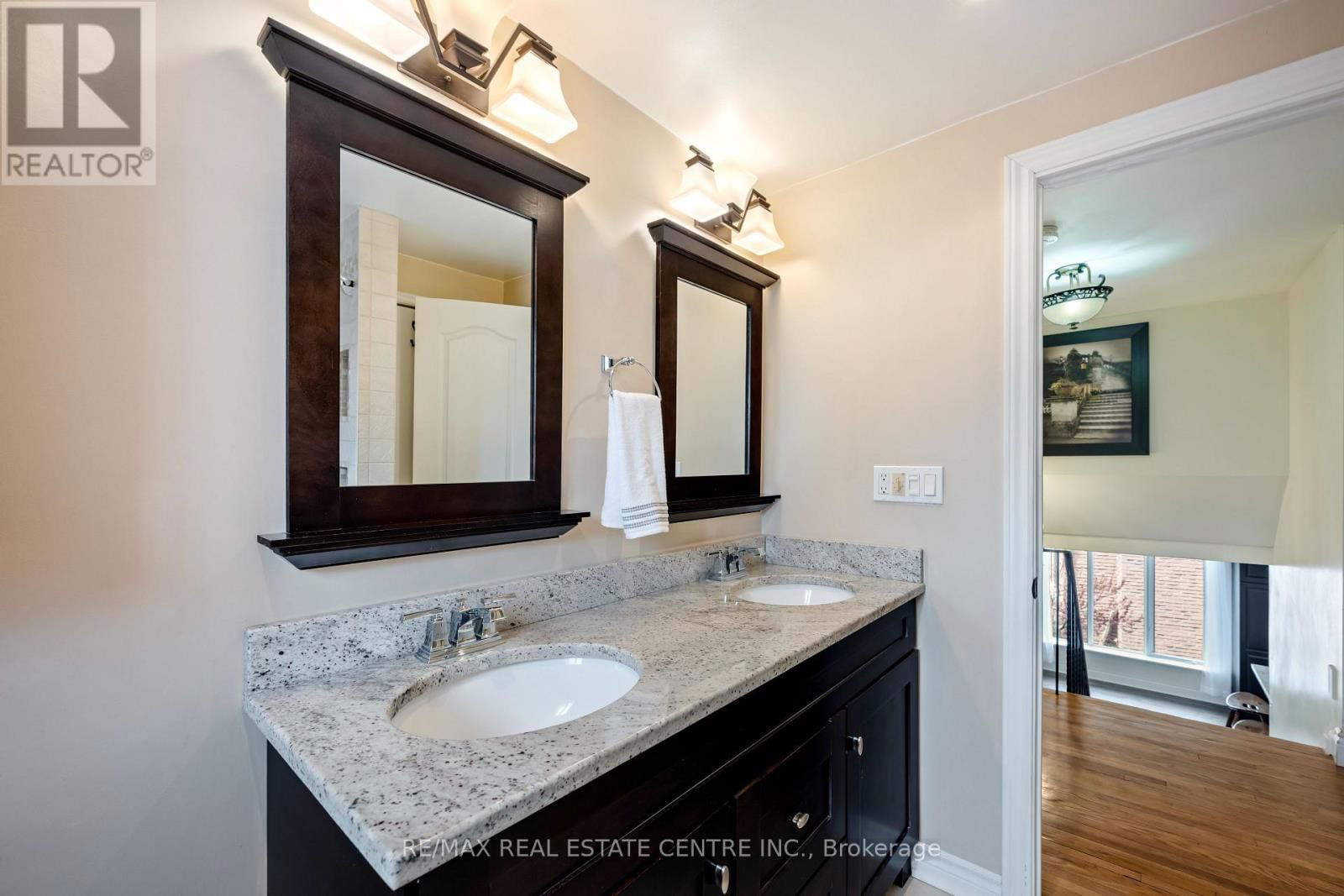 43 BRENDA BOULEVARD Image 30