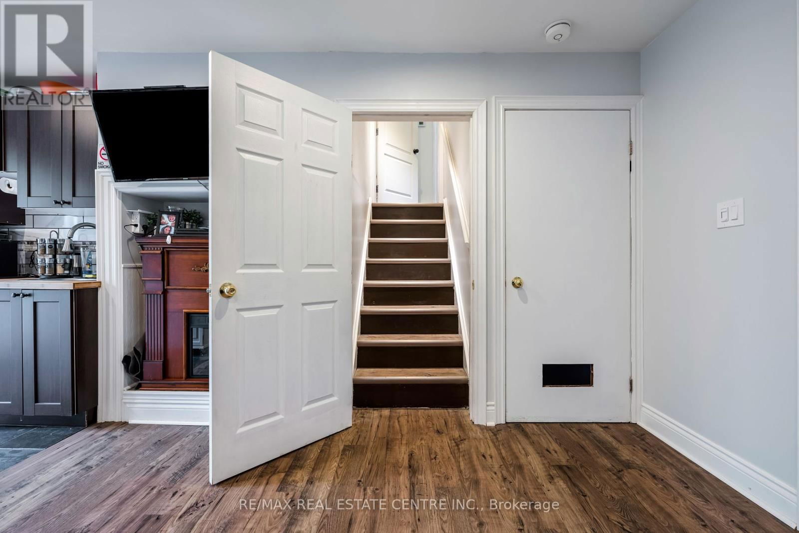 43 BRENDA BOULEVARD Image 32