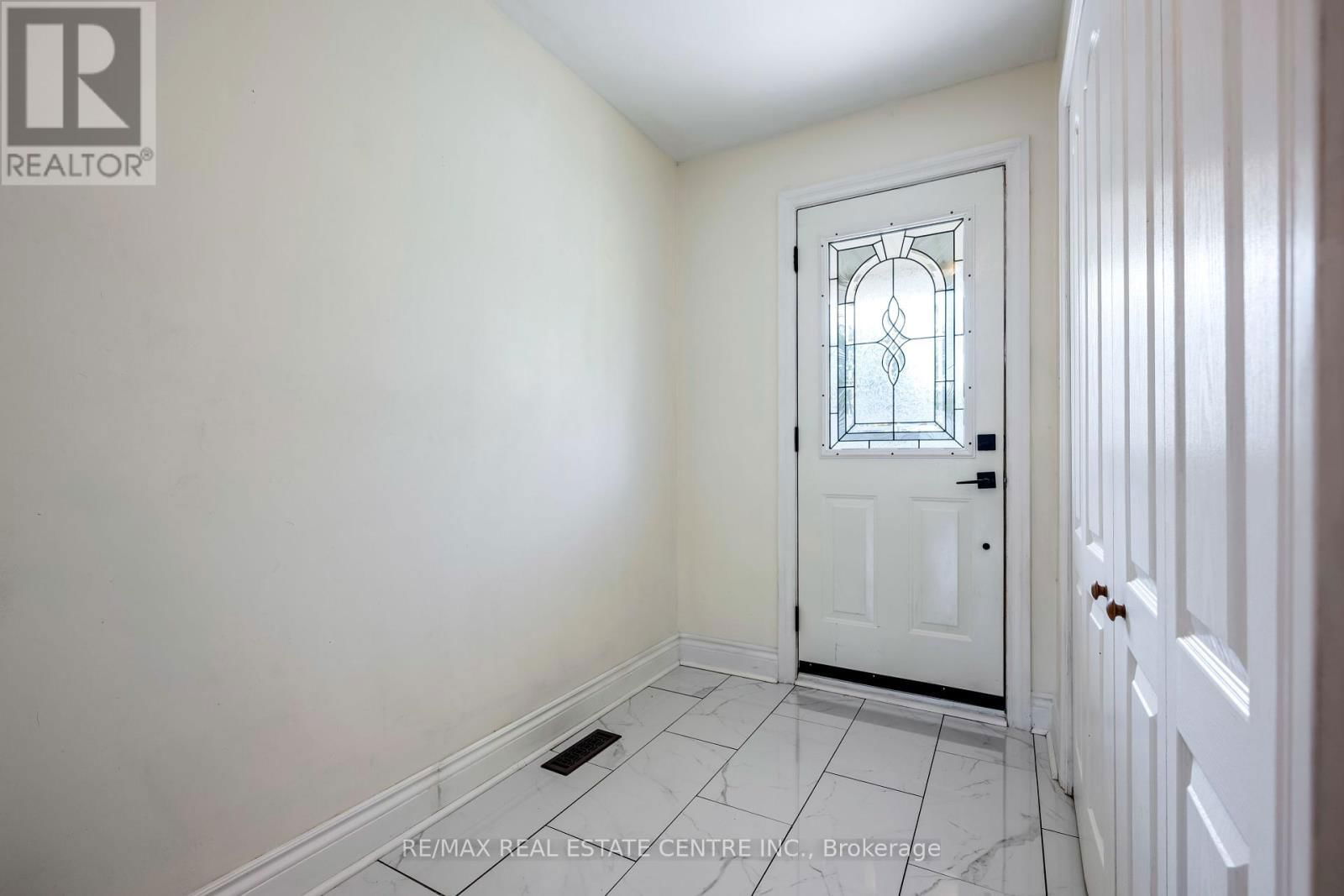 43 BRENDA BOULEVARD Image 5