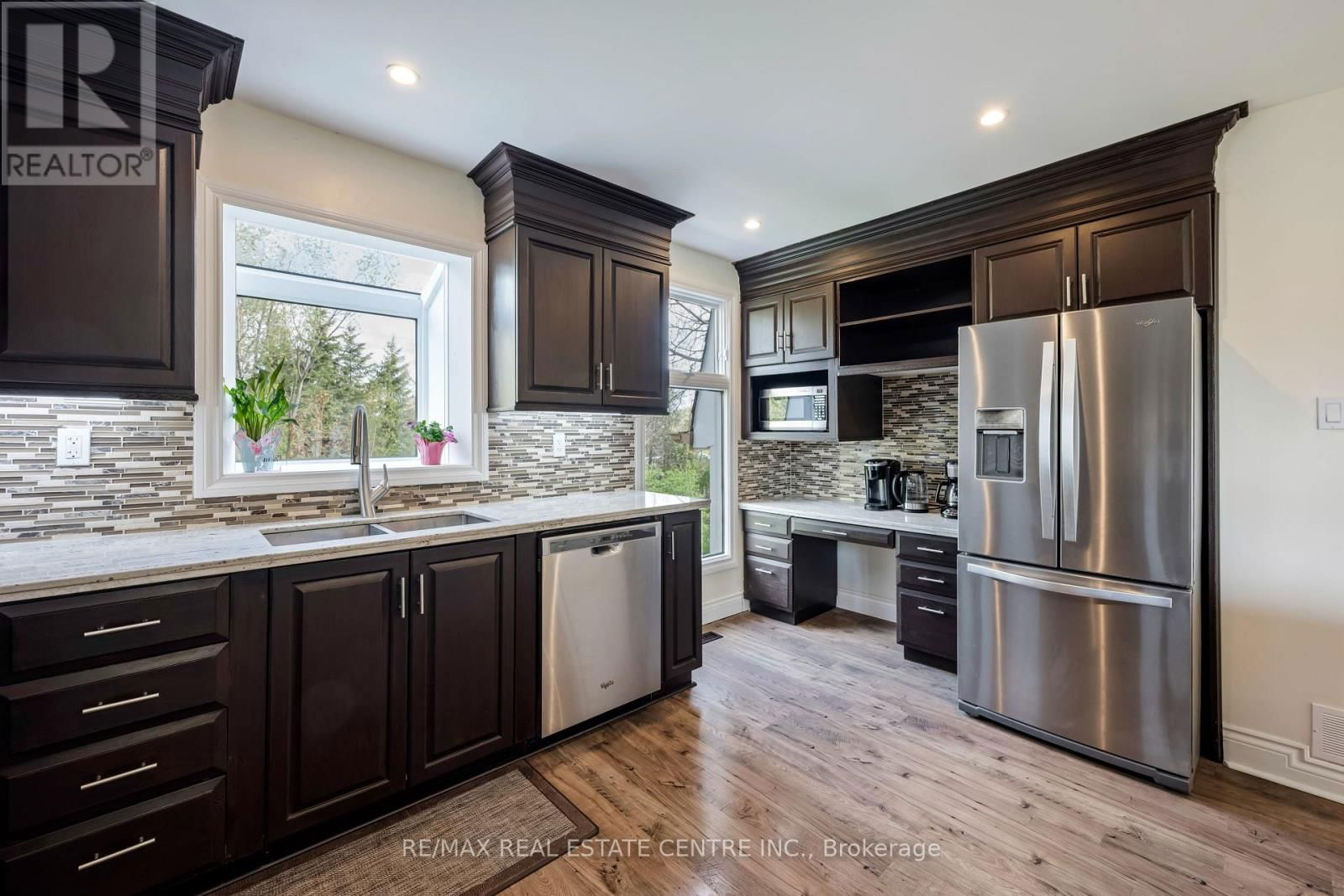 43 BRENDA BOULEVARD Image 9