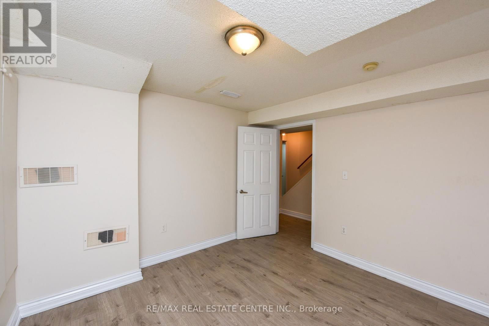 5989 SIDMOUTH STREET Image 35