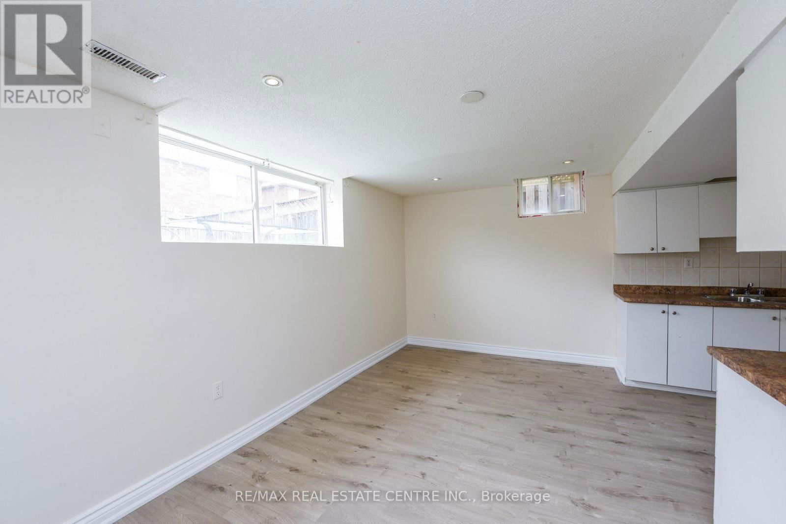 5989 SIDMOUTH STREET Image 39