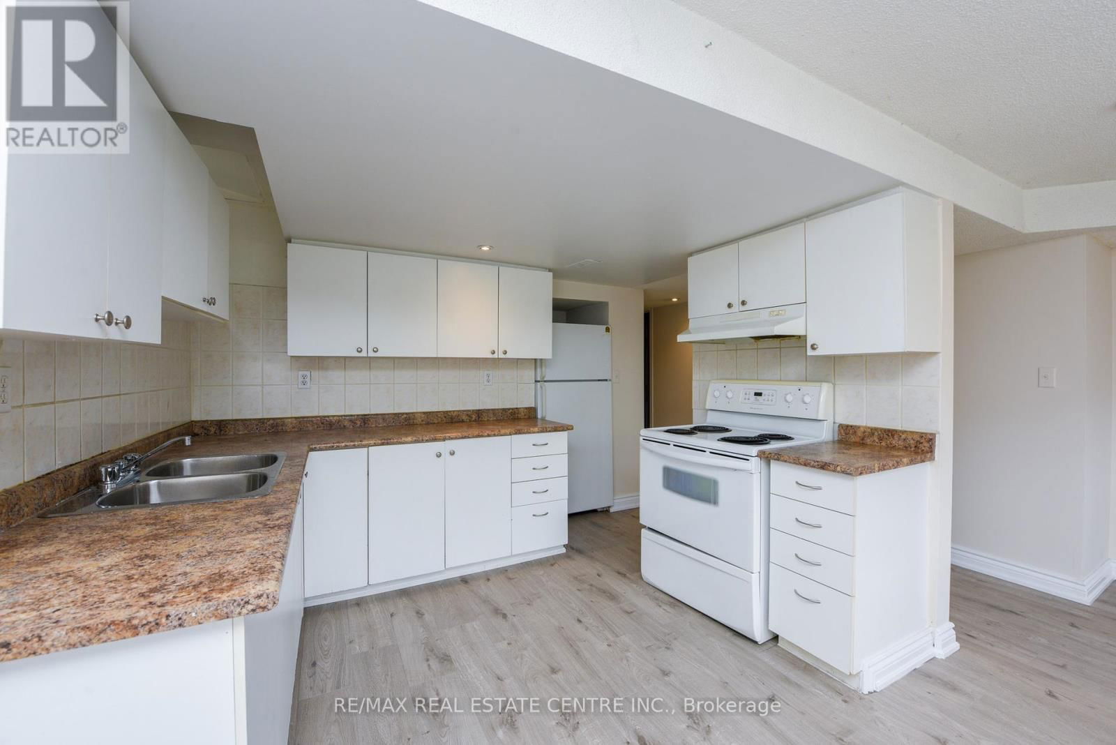 5989 SIDMOUTH STREET Image 42