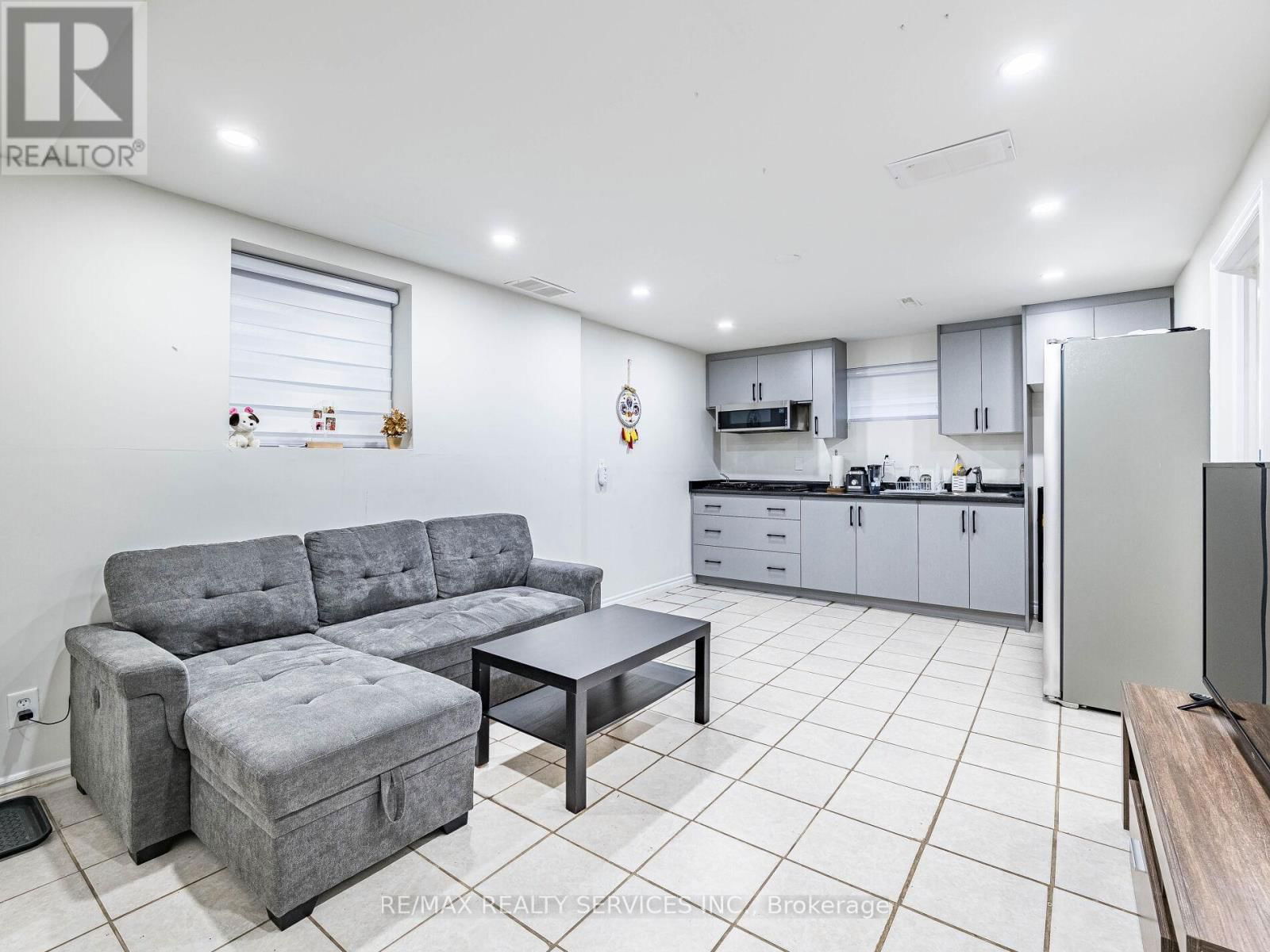32 MADOC DRIVE Image 36
