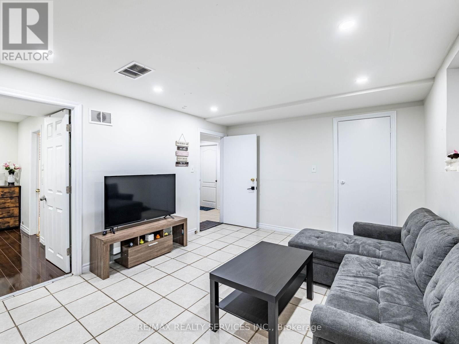 32 MADOC DRIVE Image 39