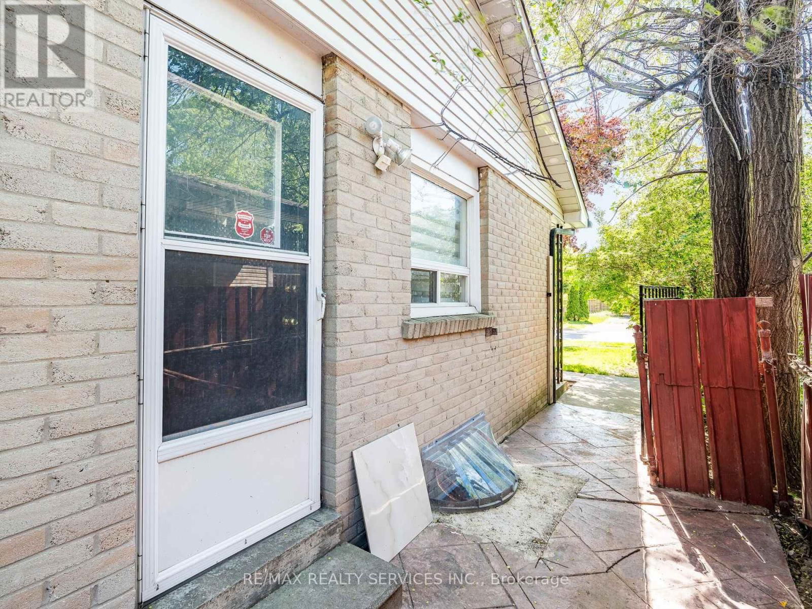 32 MADOC DRIVE Image 42