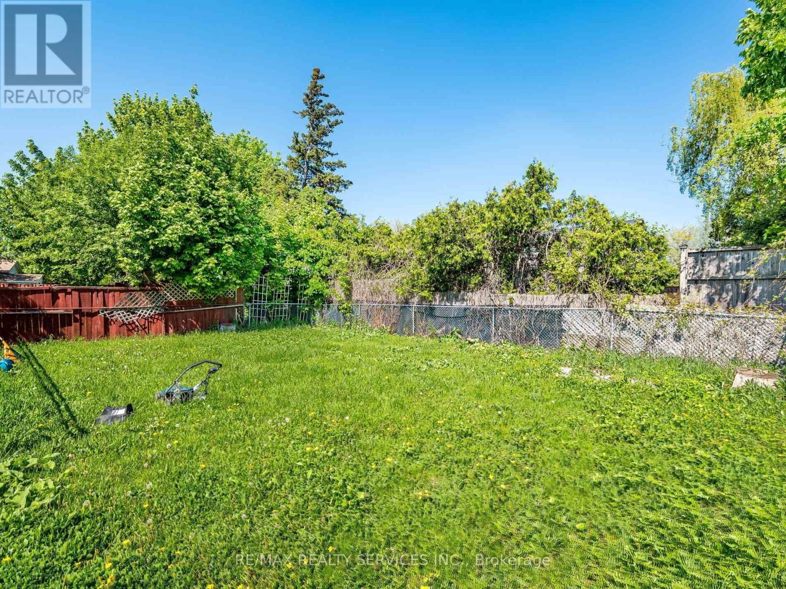 32 MADOC DRIVE Image 45