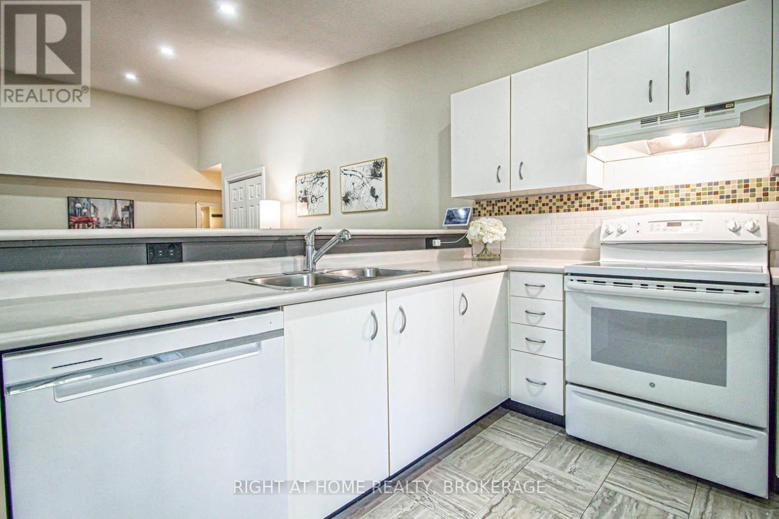 415 - 1451 WALKER'S LINE Image 9