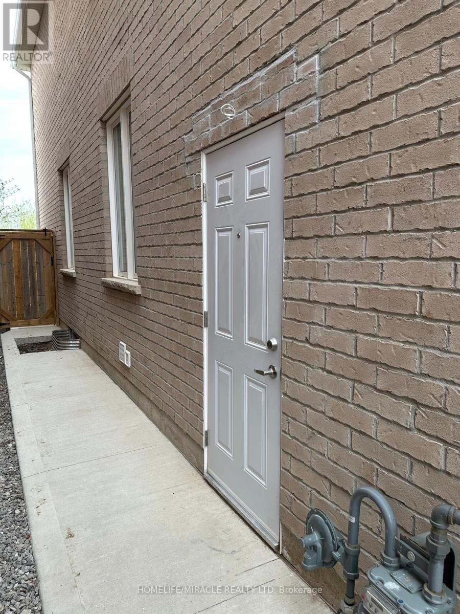 1586 CLITHEROW STREET Image 2