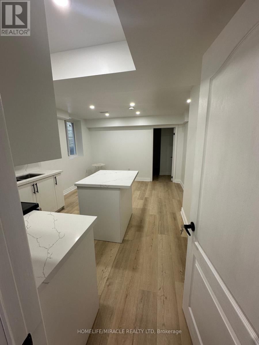 1586 CLITHEROW STREET Image 6