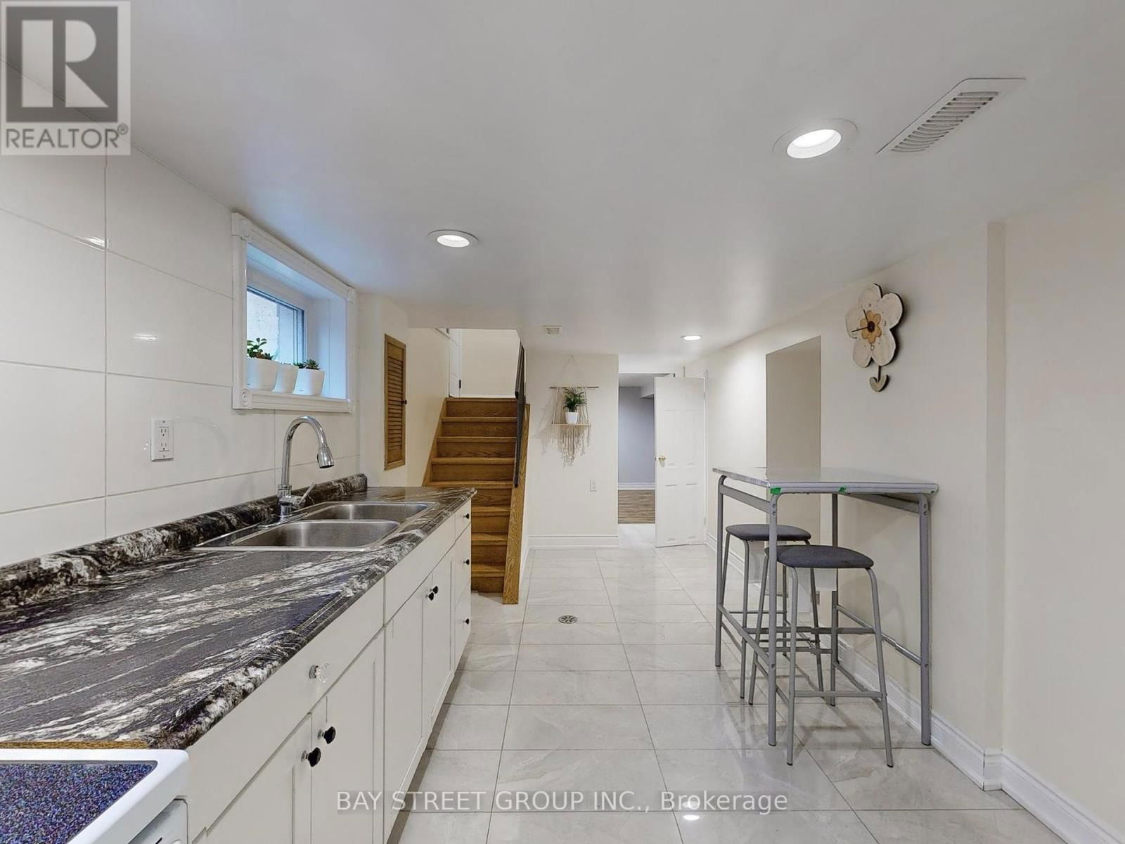 45 ENFIELD AVENUE Image 19