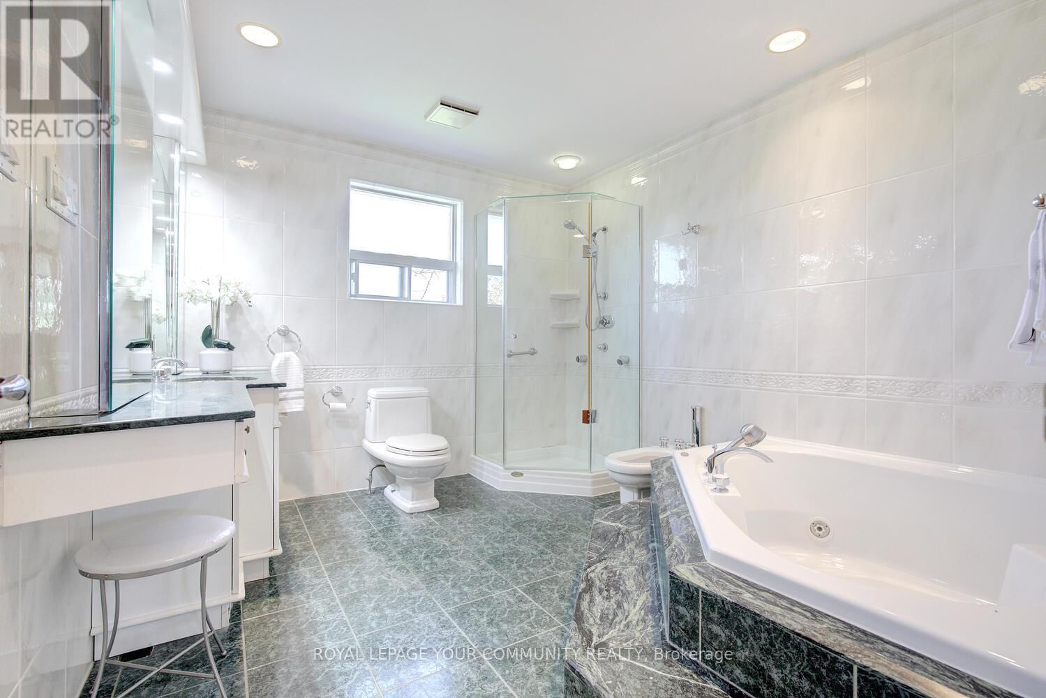 1745 BEECHKNOLL AVENUE Image 32