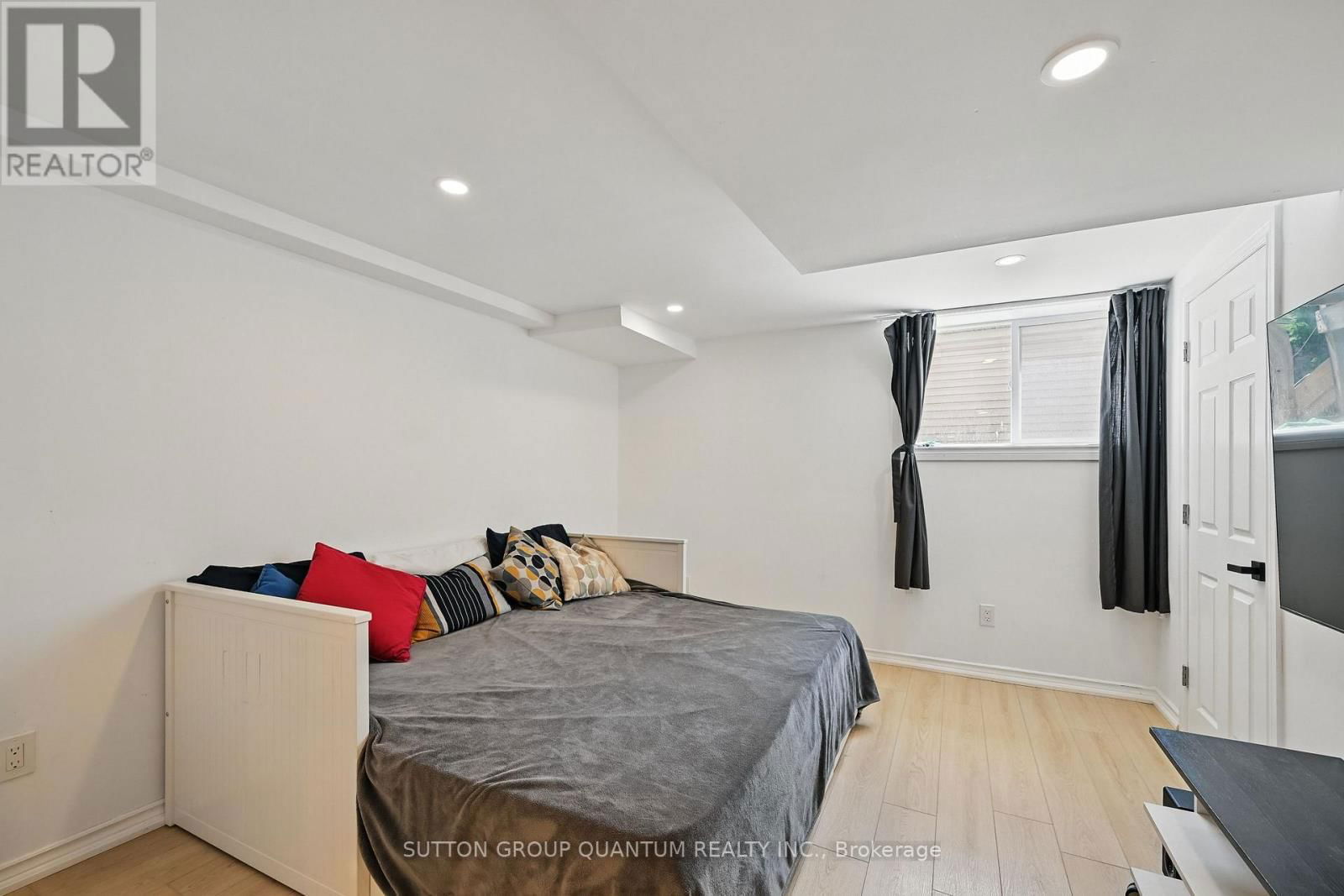 180 GLENASHTON DRIVE Image 28