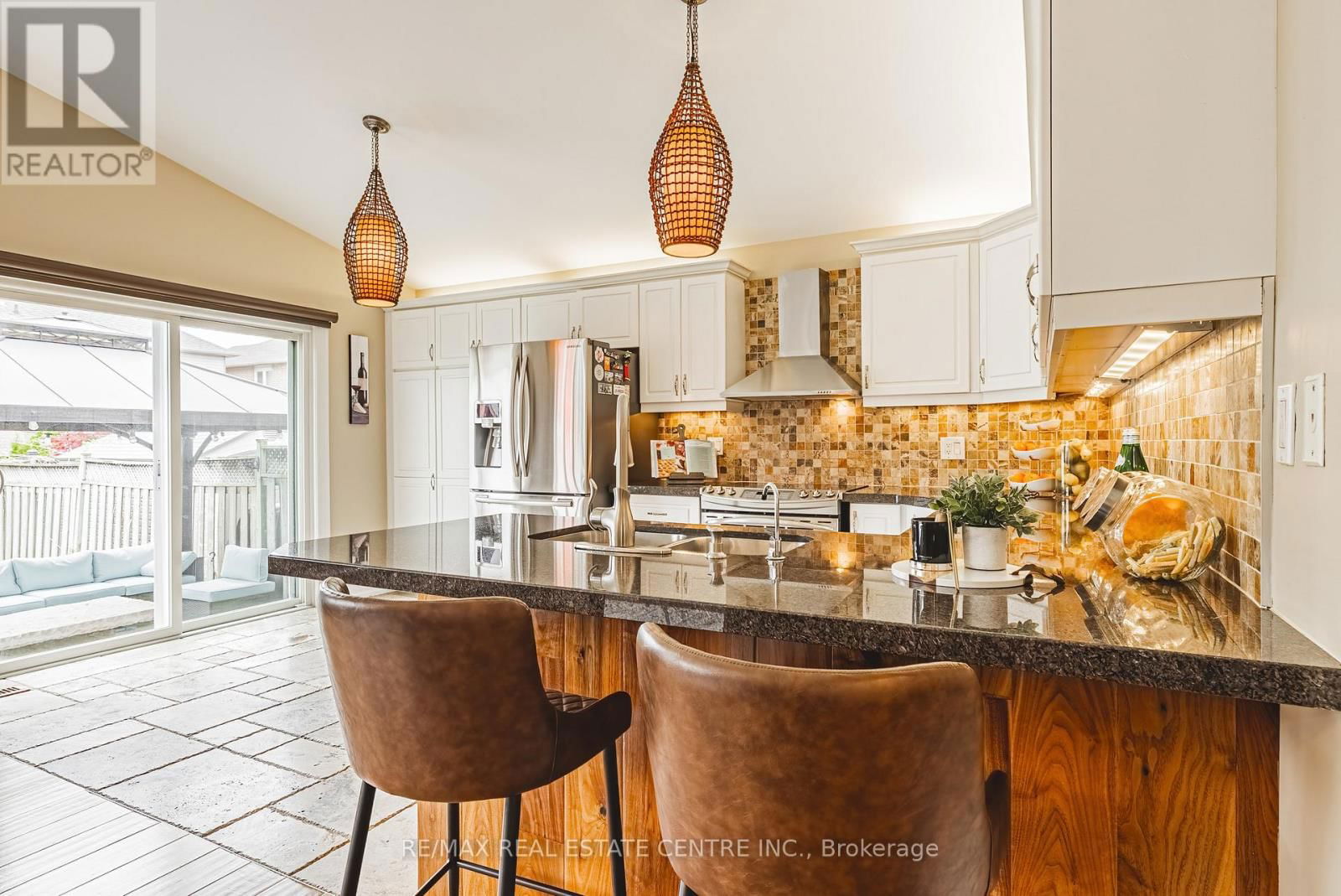 3360 LABURNUM CRESCENT Image 14