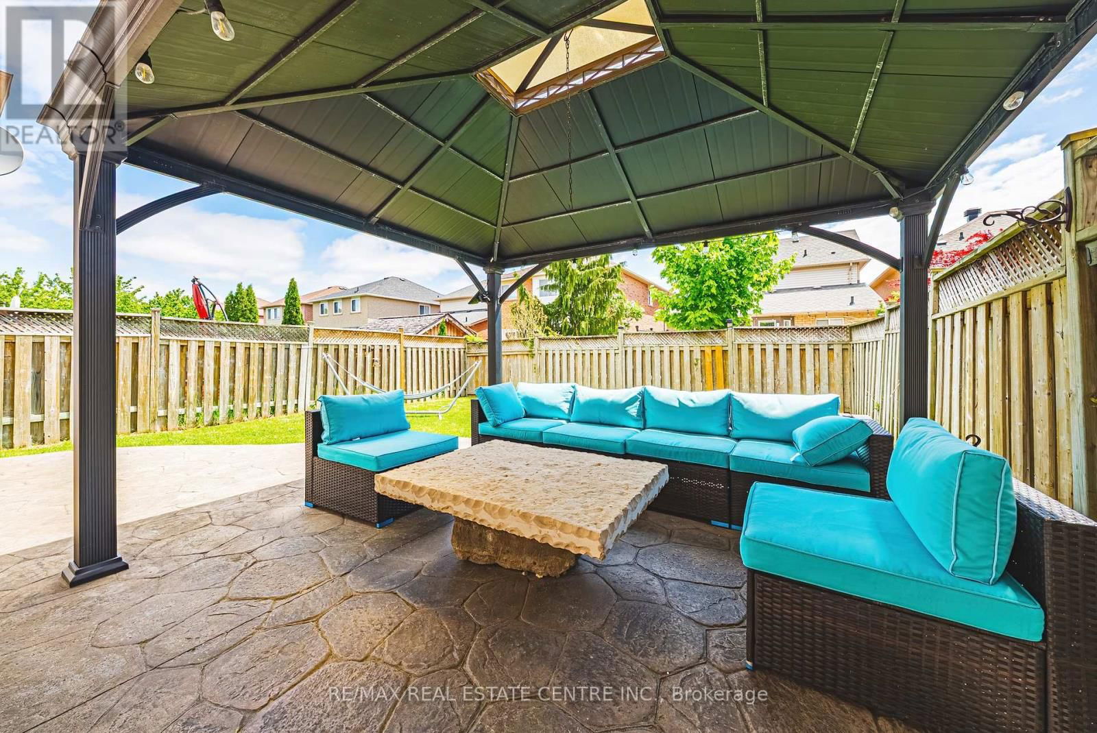 3360 LABURNUM CRESCENT Image 19