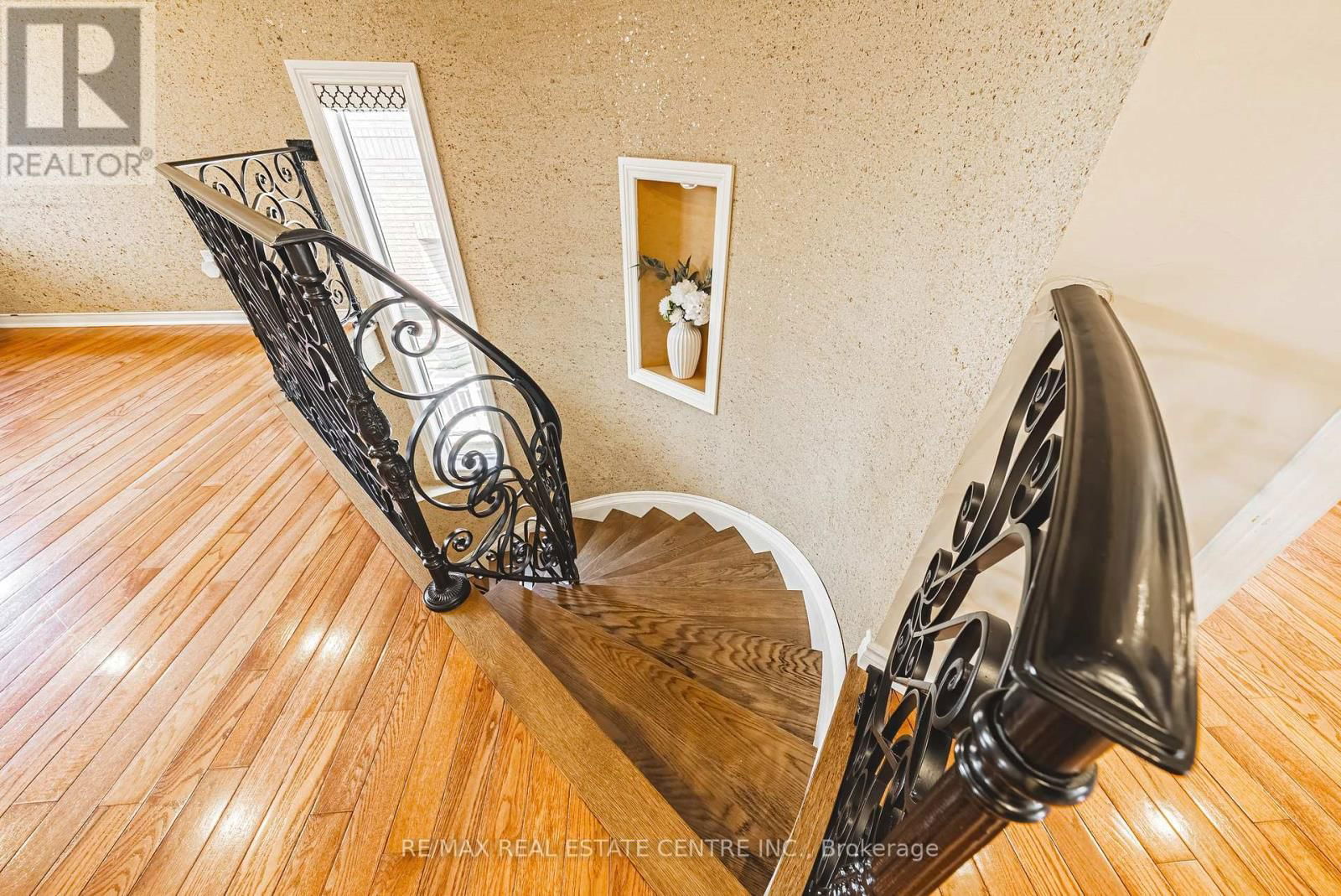 3360 LABURNUM CRESCENT Image 21