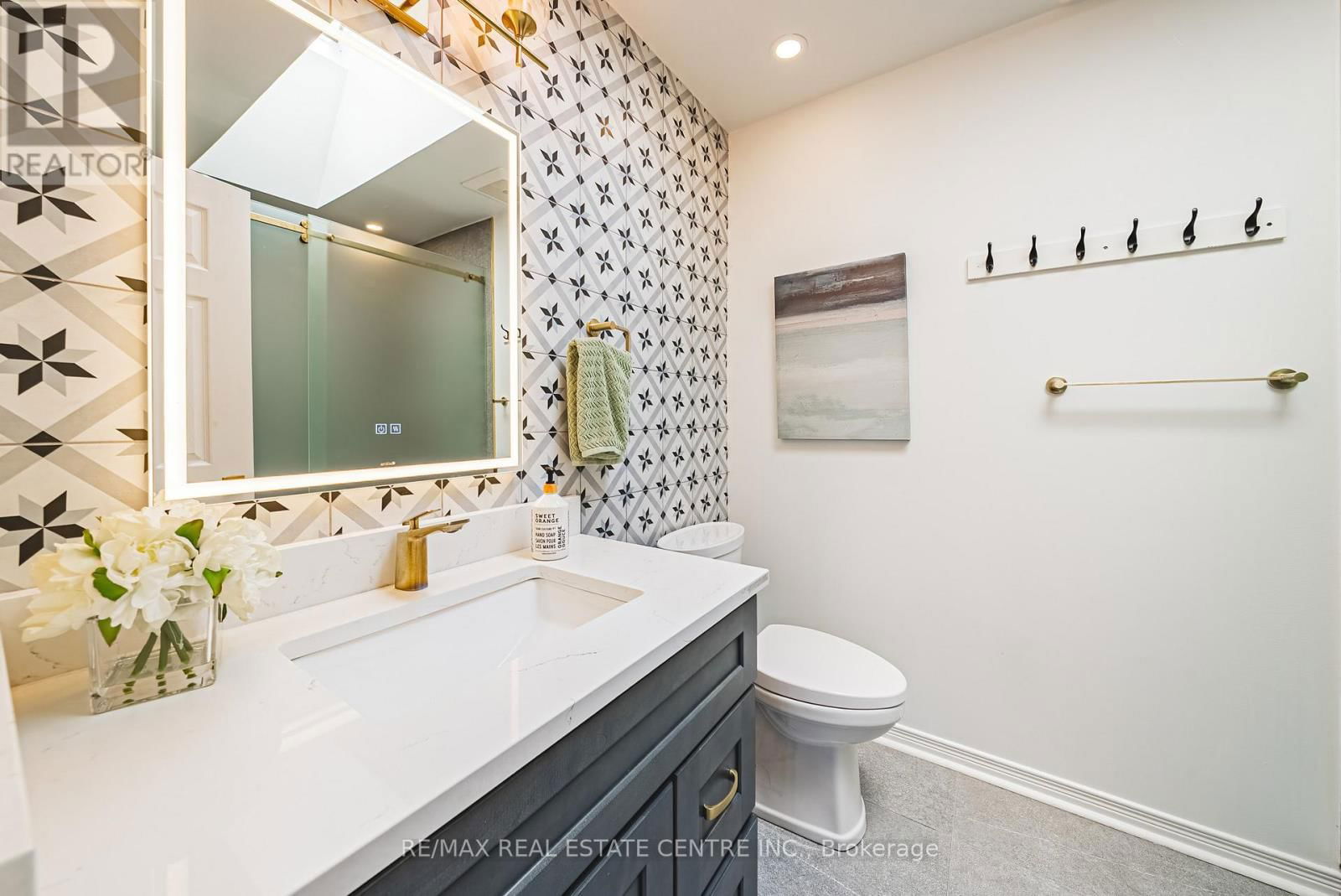 3360 LABURNUM CRESCENT Image 29
