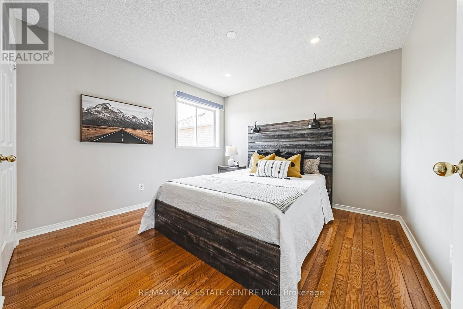 3360 LABURNUM CRESCENT Image 30