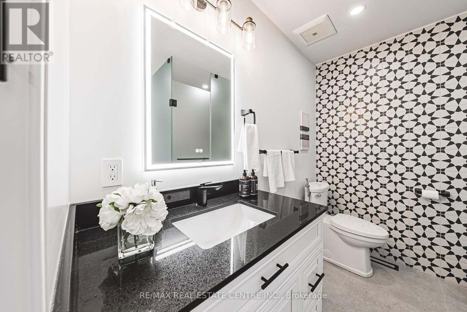 3360 LABURNUM CRESCENT Image 33