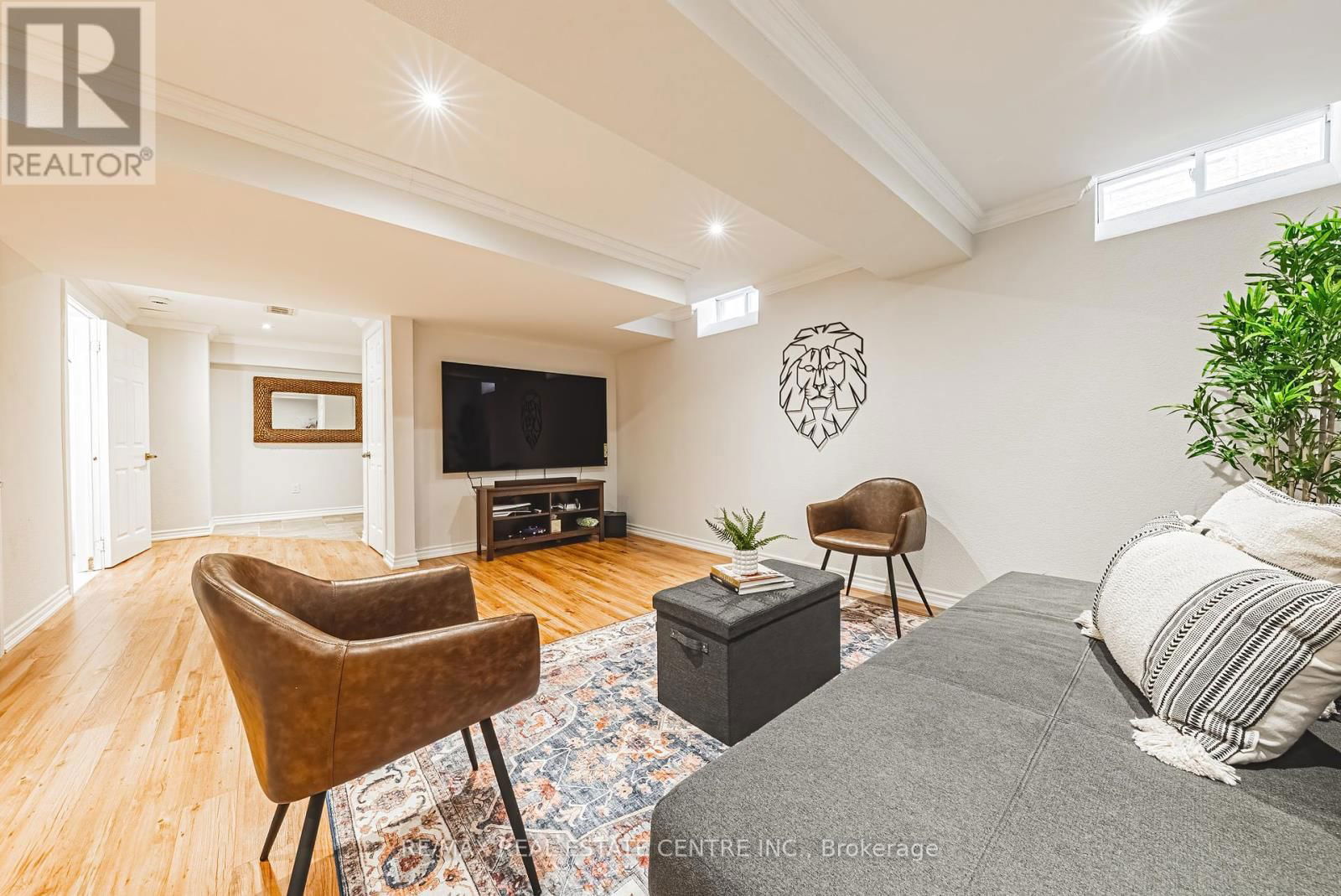 3360 LABURNUM CRESCENT Image 35