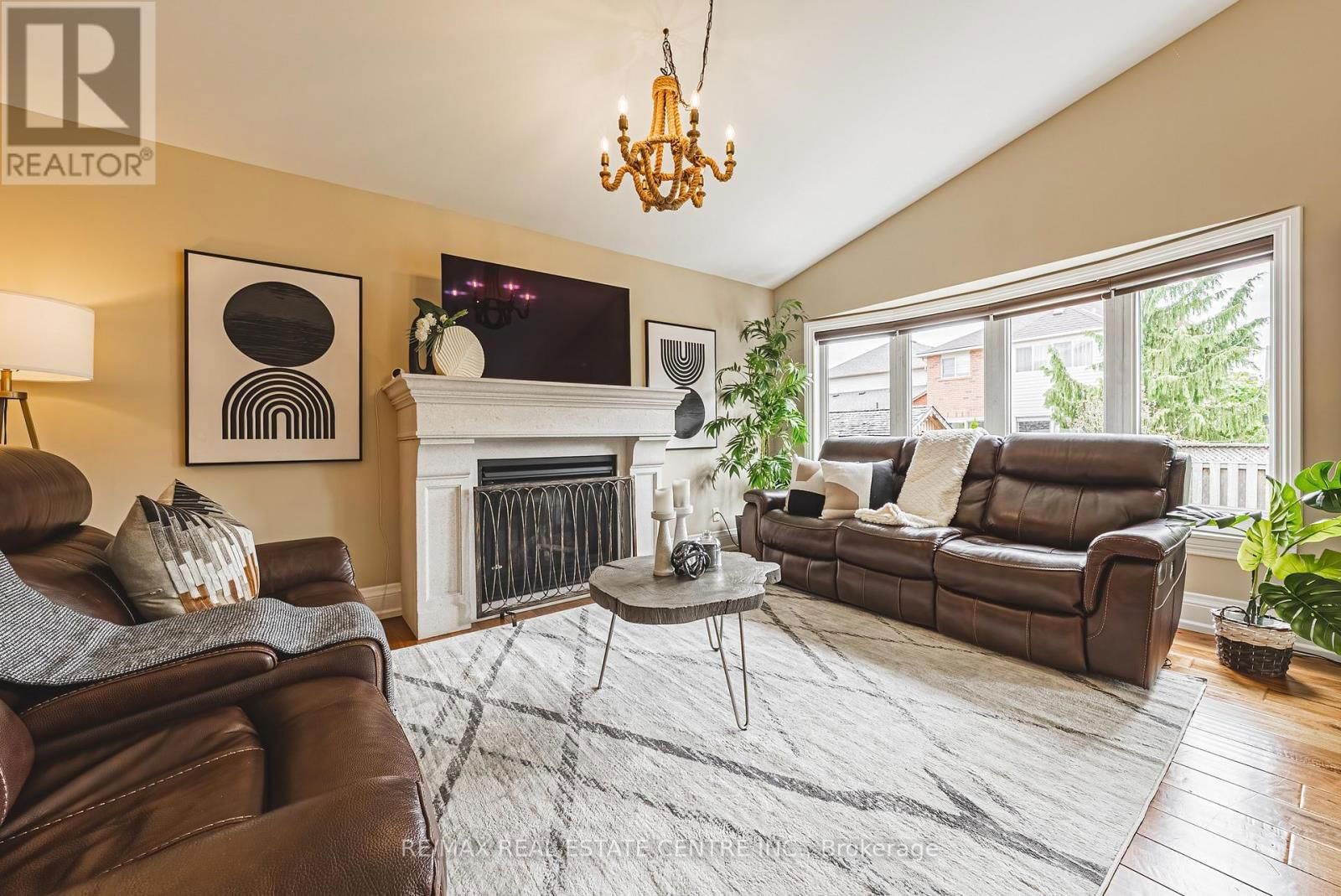 3360 LABURNUM CRESCENT Image 8