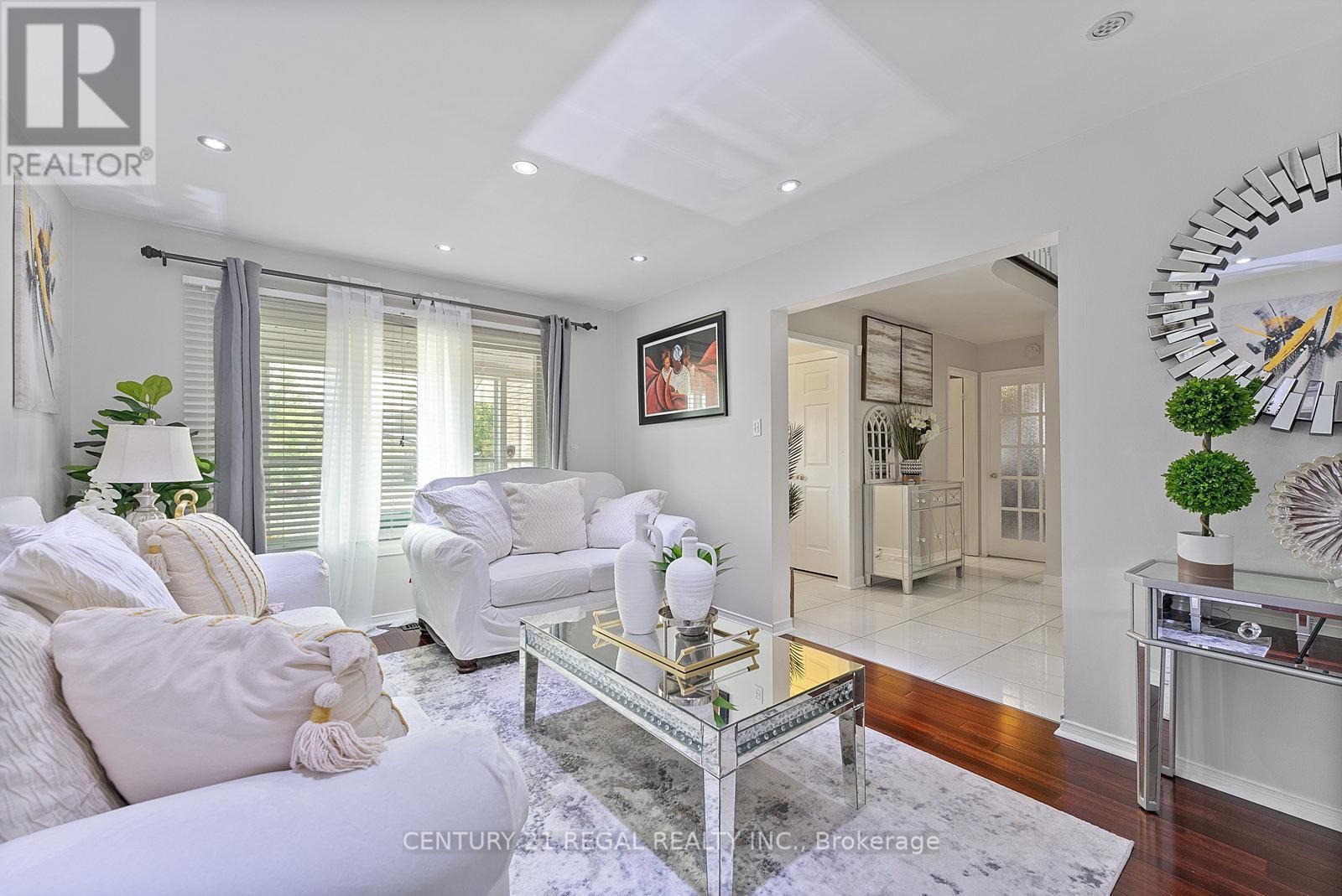 97 HINCHLEY WOOD GROVE Image 11
