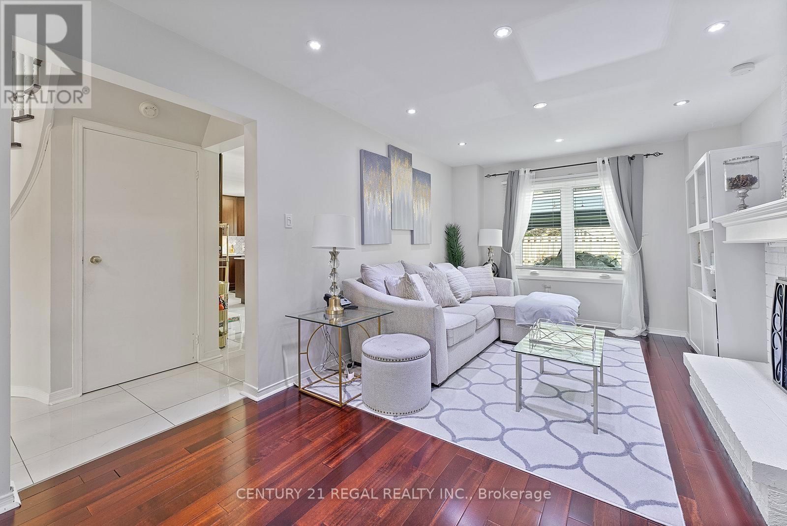 97 HINCHLEY WOOD GROVE Image 12