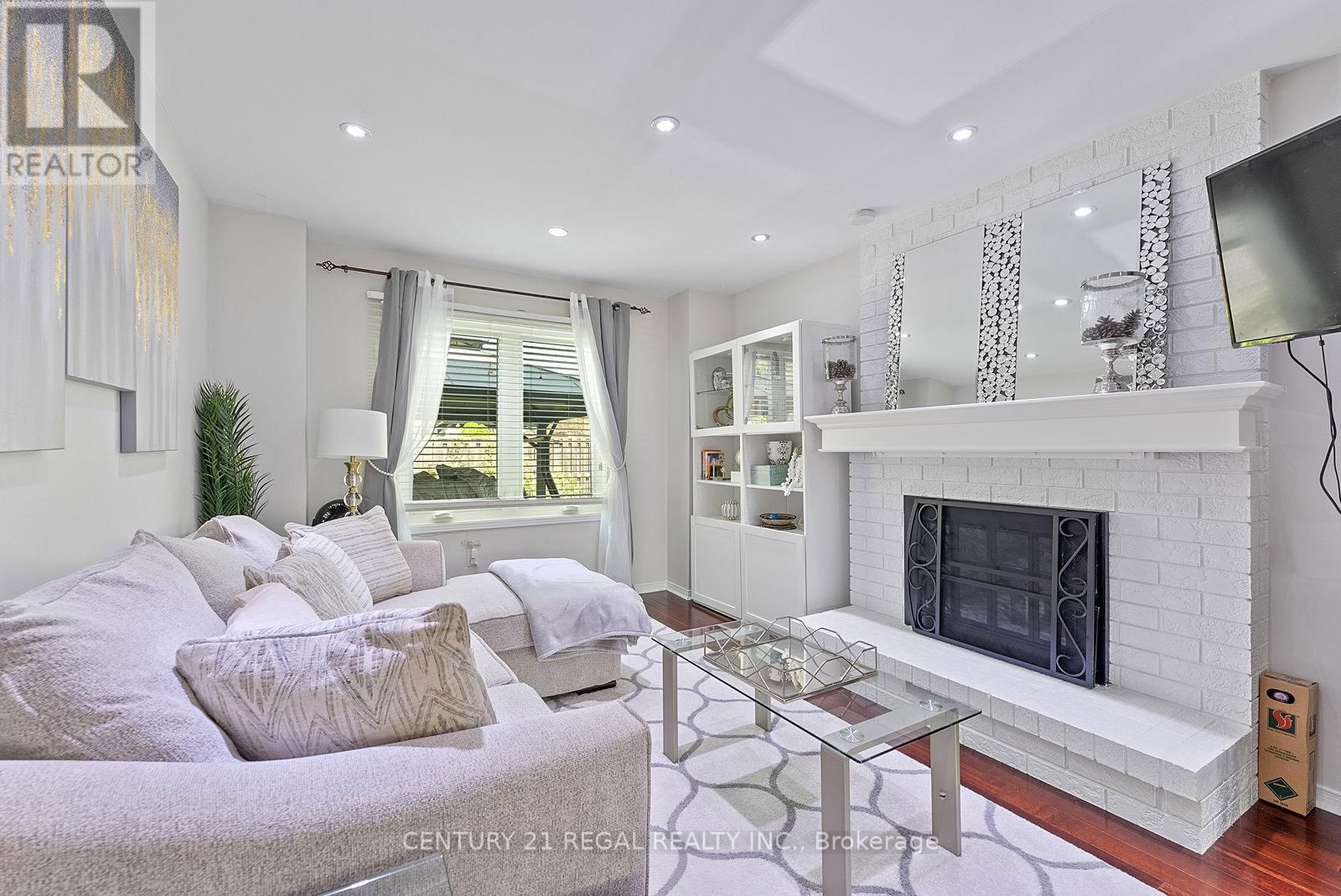 97 HINCHLEY WOOD GROVE Image 14