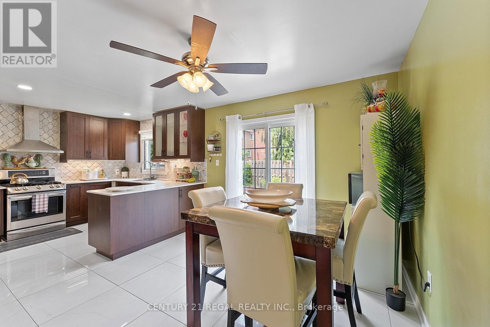 97 HINCHLEY WOOD GROVE Image 16