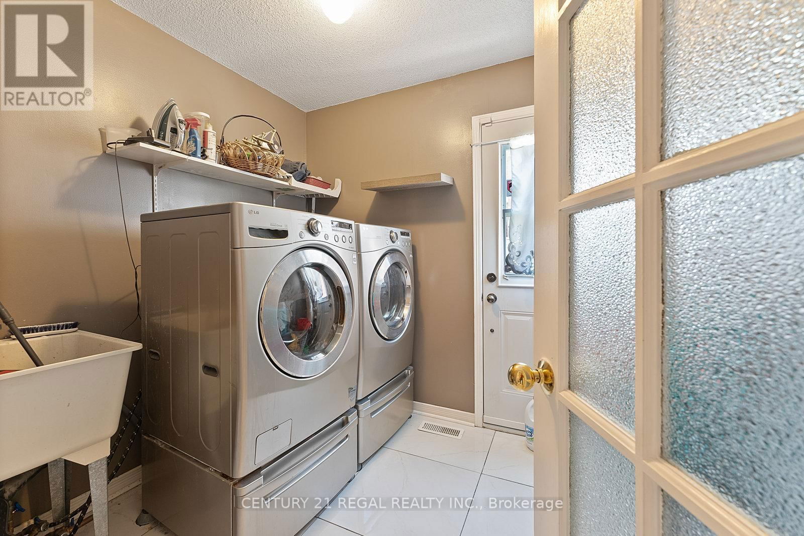 97 HINCHLEY WOOD GROVE Image 28