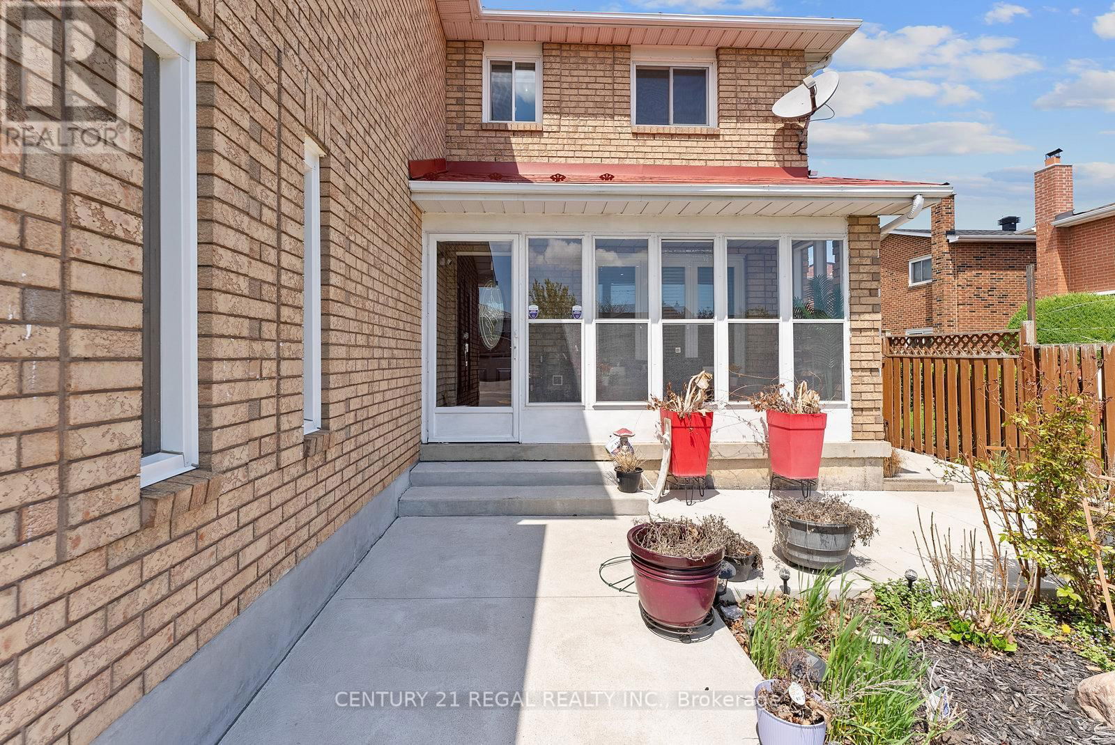 97 HINCHLEY WOOD GROVE Image 3