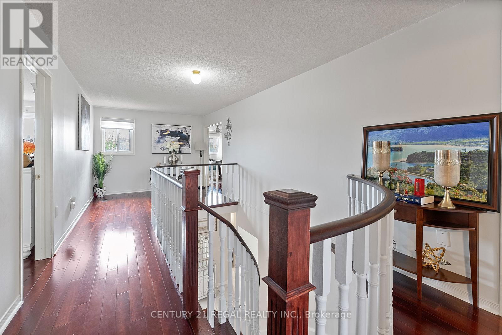 97 HINCHLEY WOOD GROVE Image 30