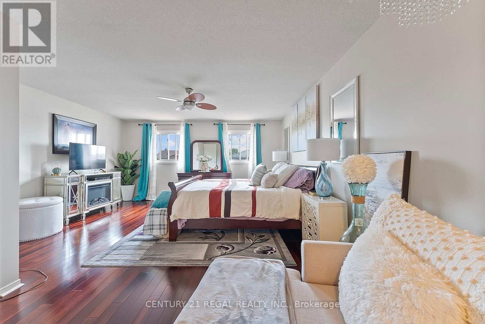 97 HINCHLEY WOOD GROVE Image 32