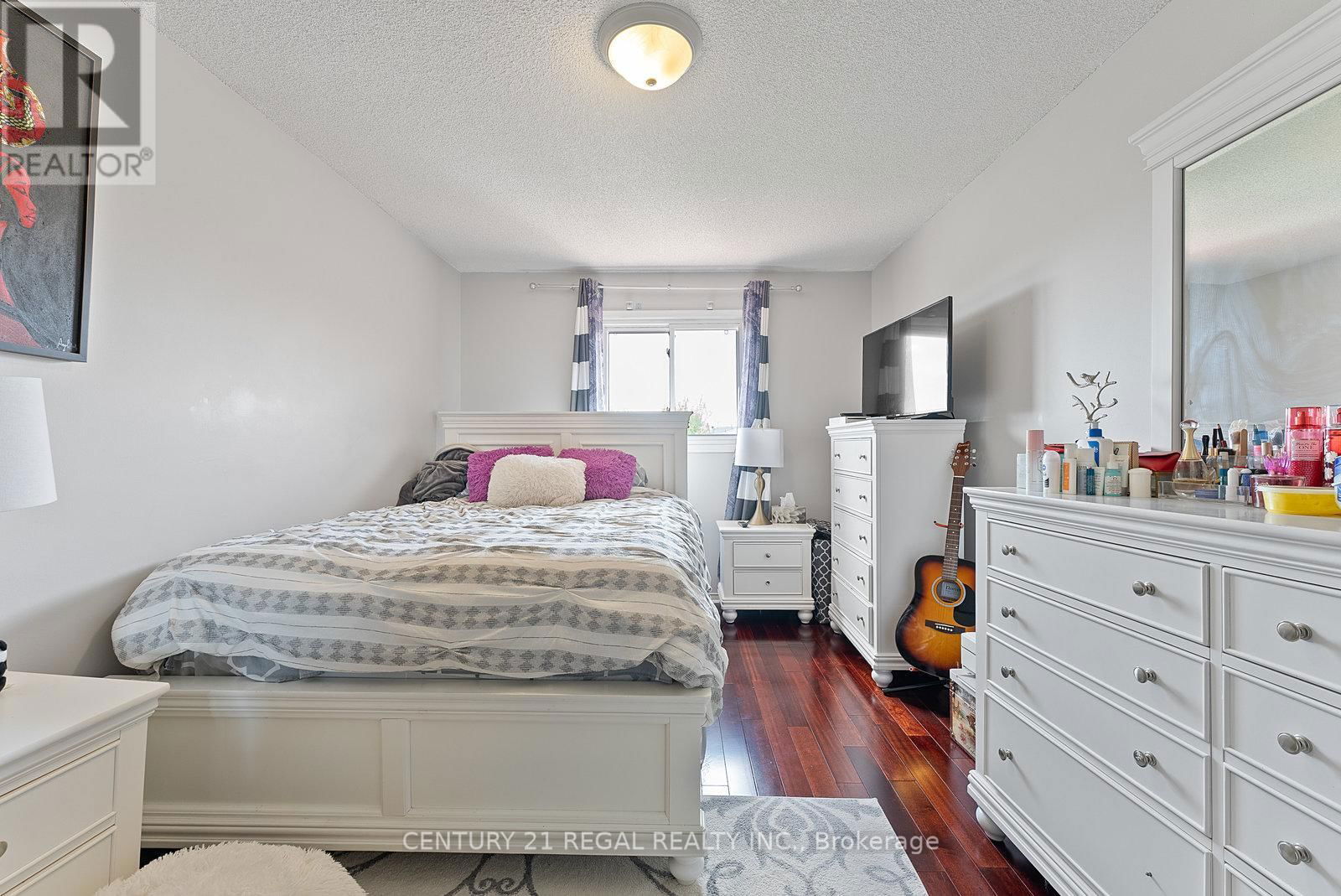 97 HINCHLEY WOOD GROVE Image 37