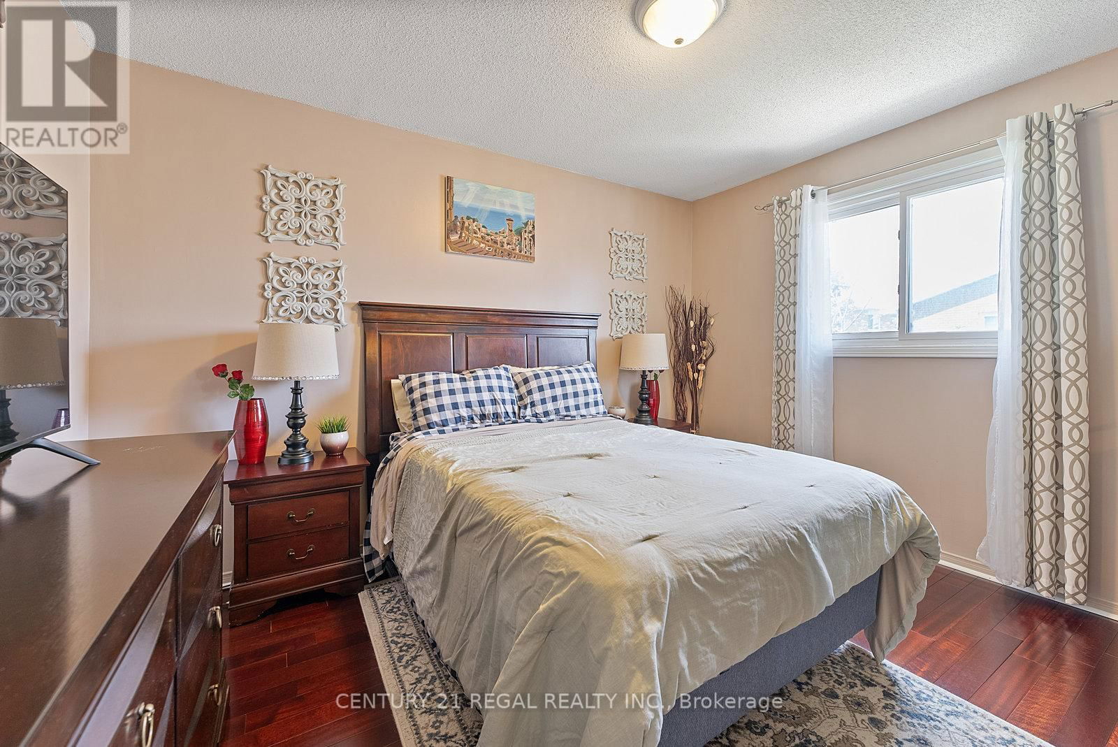 97 HINCHLEY WOOD GROVE Image 38