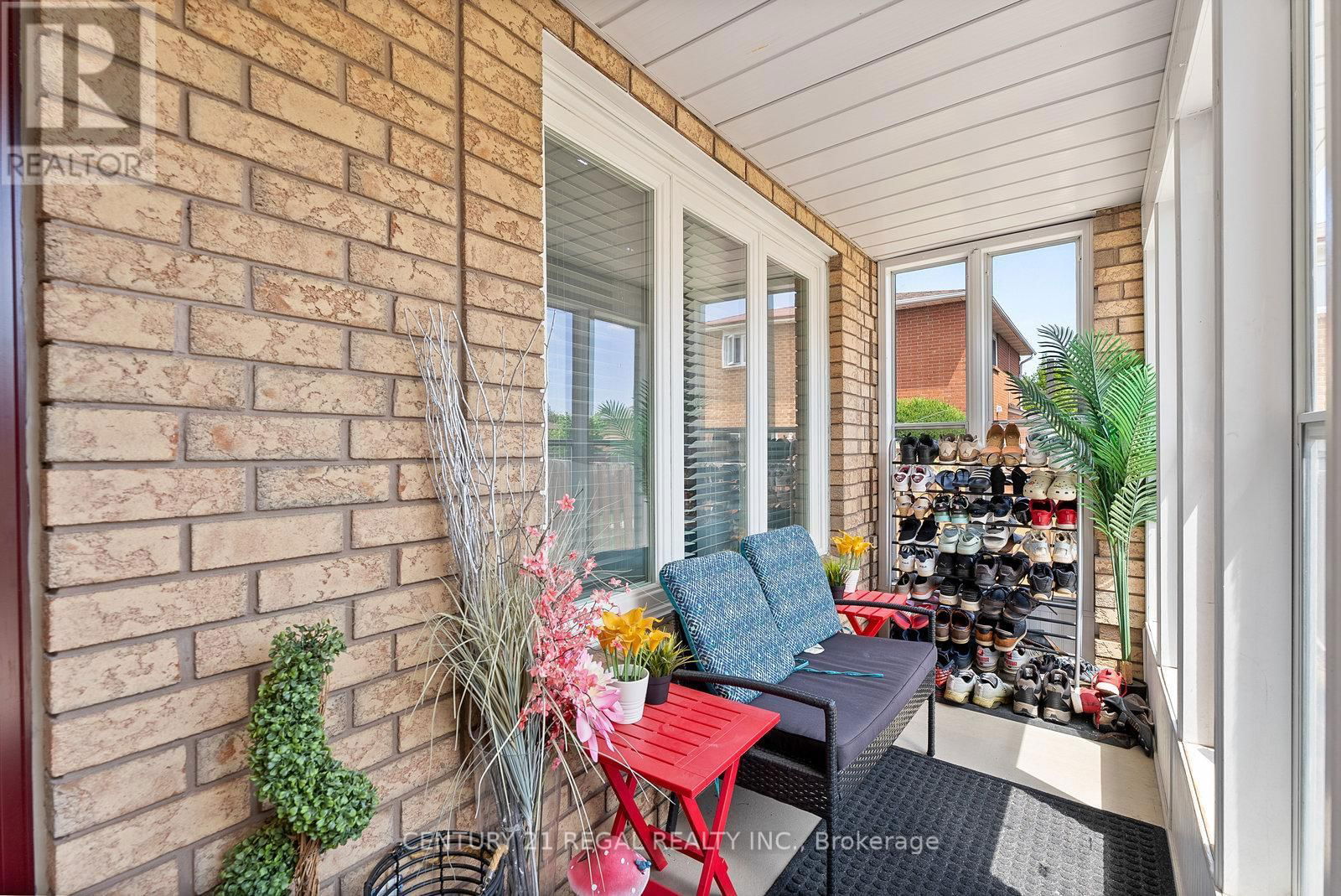 97 HINCHLEY WOOD GROVE Image 4