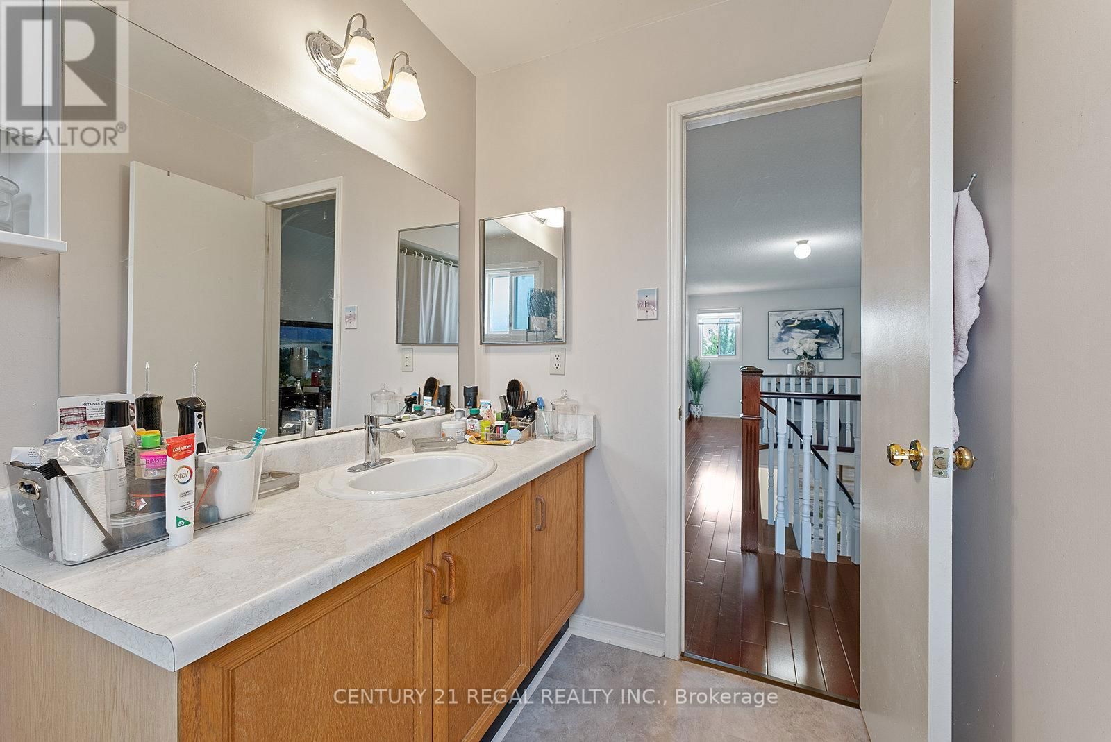 97 HINCHLEY WOOD GROVE Image 41