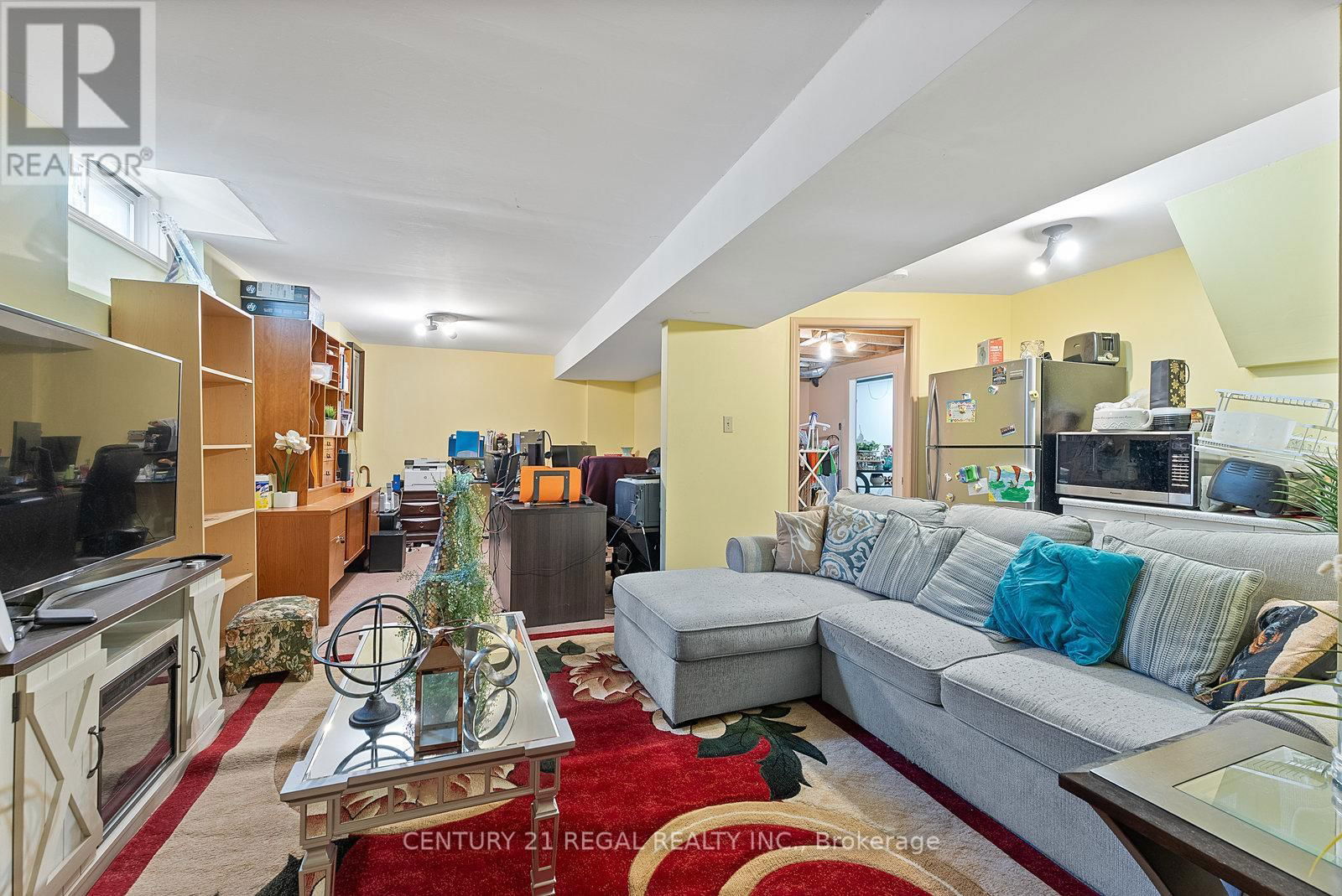 97 HINCHLEY WOOD GROVE Image 43